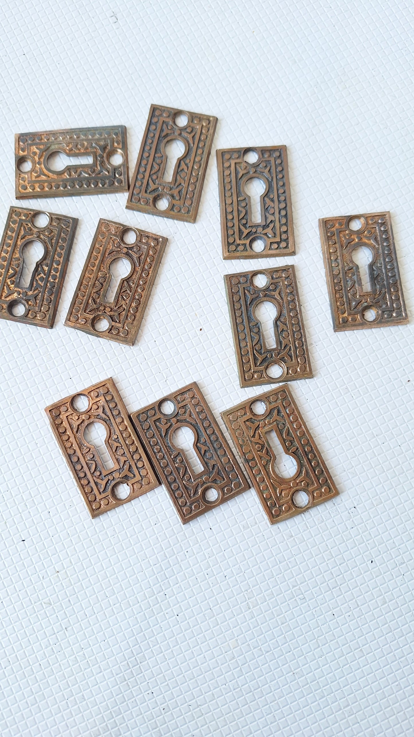 Antique Rice Pattern Key Hole Escutcheon, Antique Cast Bronze Keyhole 041505