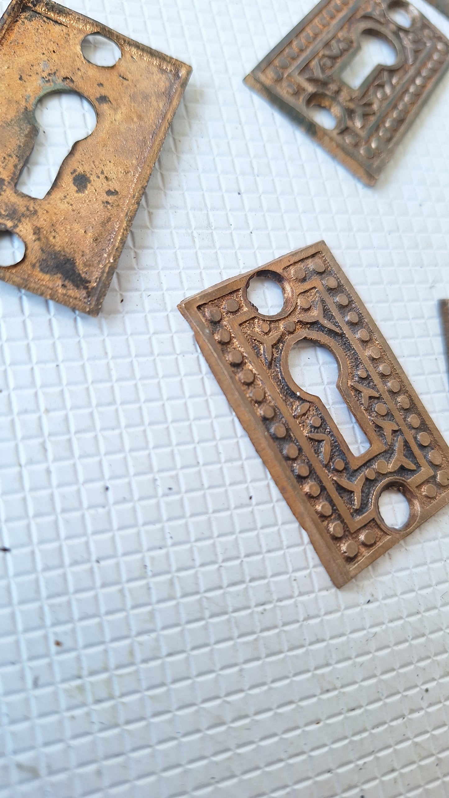 Antique Rice Pattern Key Hole Escutcheon, Antique Cast Bronze Keyhole 041505