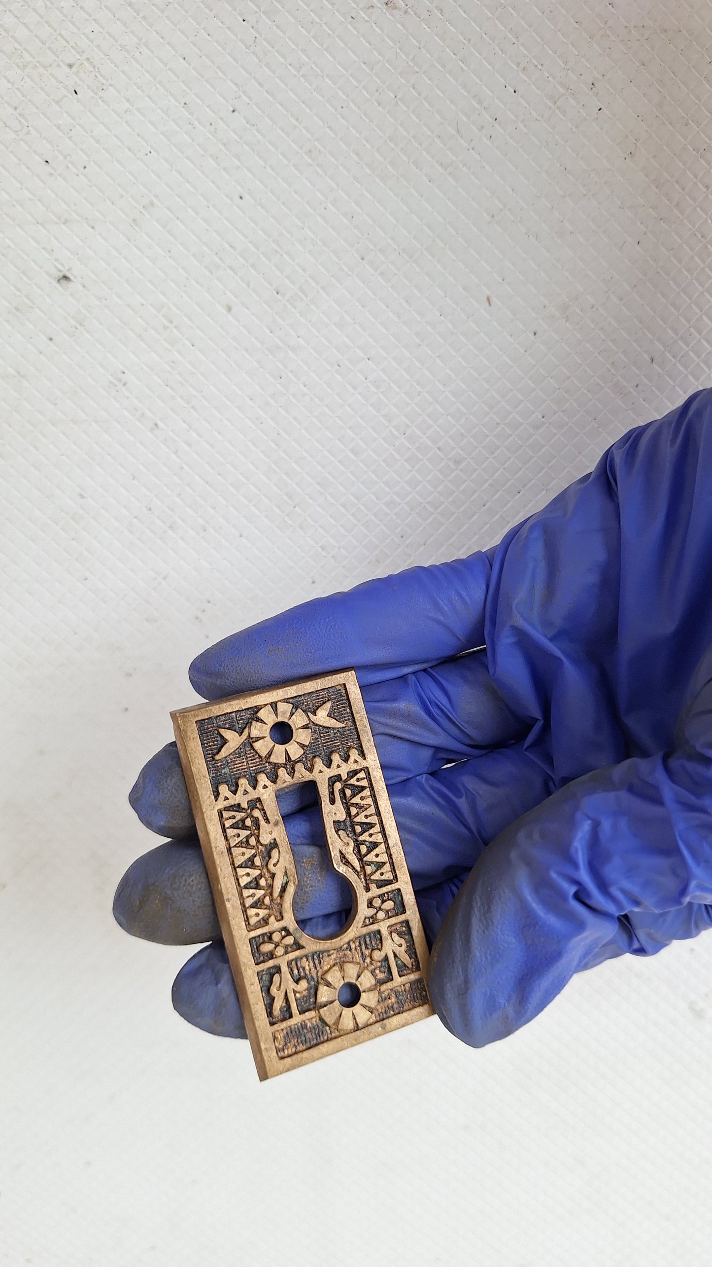 Single Ornate Design Escutcheon, Eastlake Design Antique Brass Keyhole, Bronze Key Plate, Antique Key Hole Covers 041706