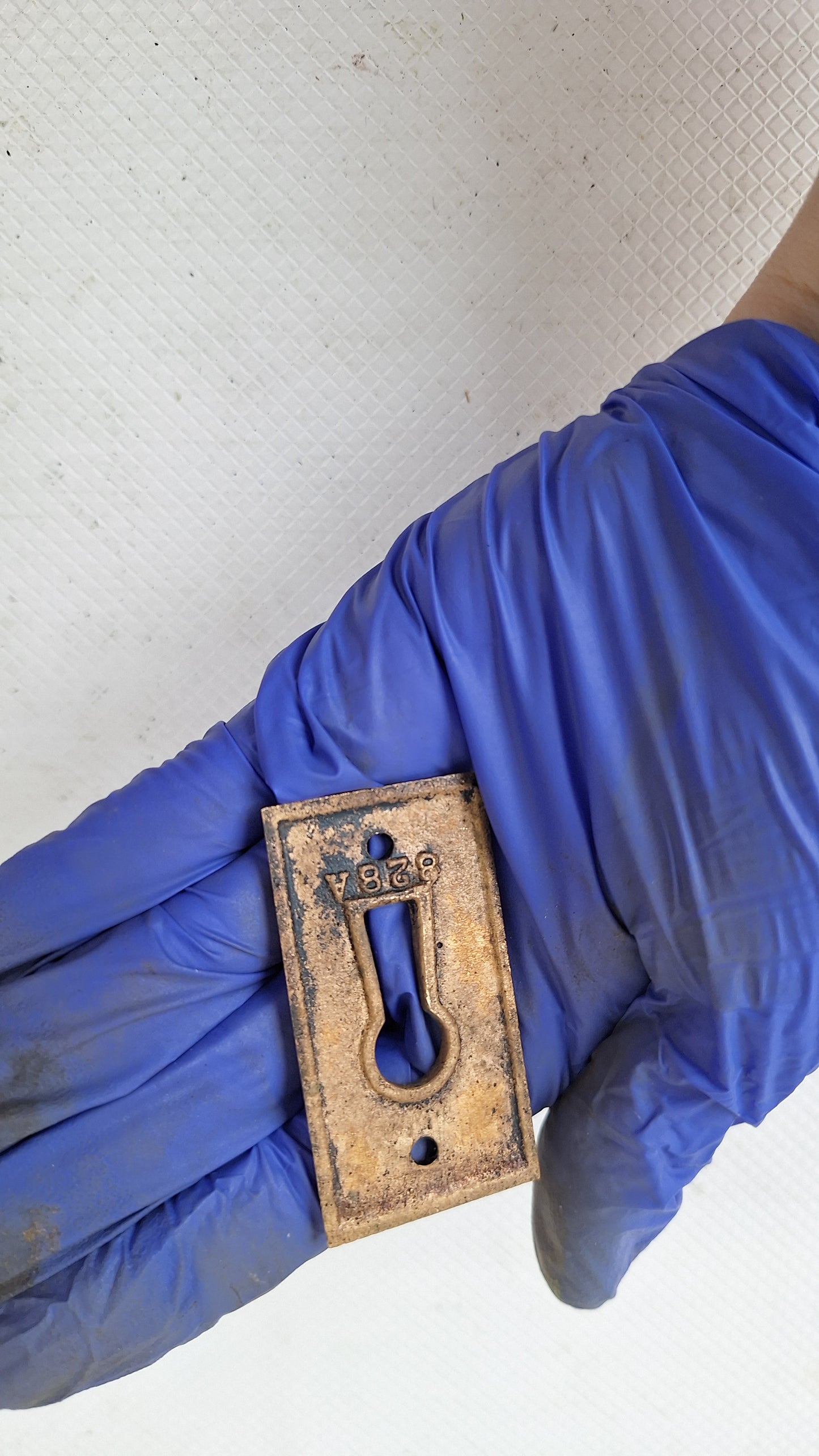 Single Ornate Design Escutcheon, Eastlake Design Antique Brass Keyhole, Bronze Key Plate, Antique Key Hole Covers 041706