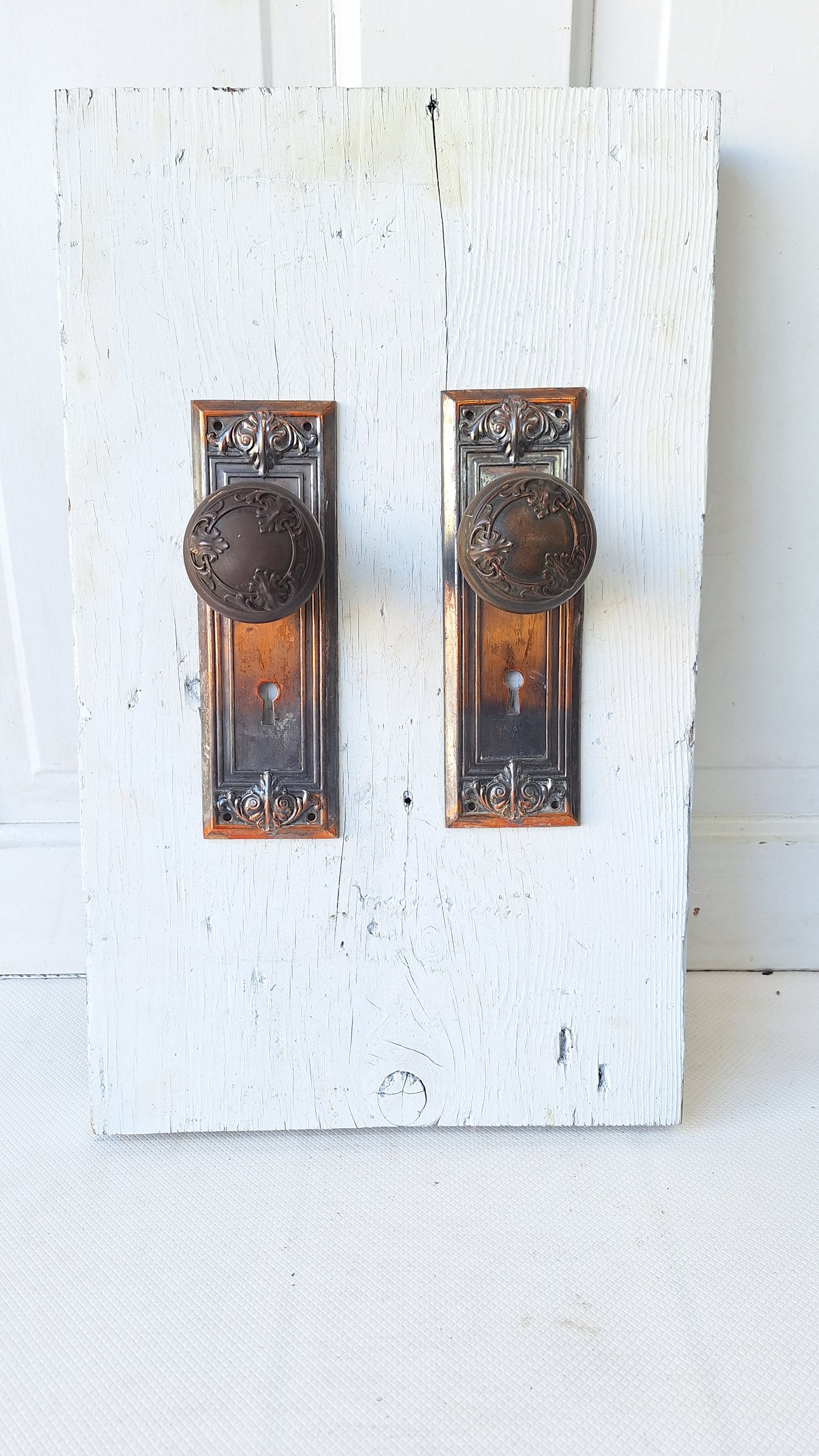 Floral Pattern Door Hardware Set, Locris Pattern by Reading, Antique Steel Design Back Plate and Doorknob Set 042403
