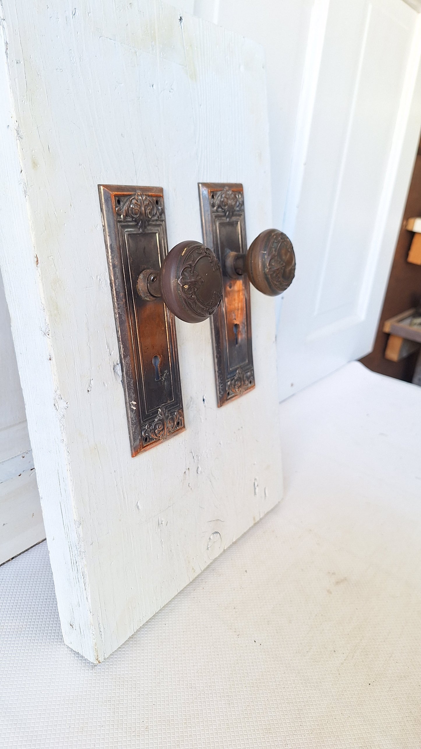 Floral Pattern Door Hardware Set, Locris Pattern by Reading, Antique Steel Design Back Plate and Doorknob Set 042403