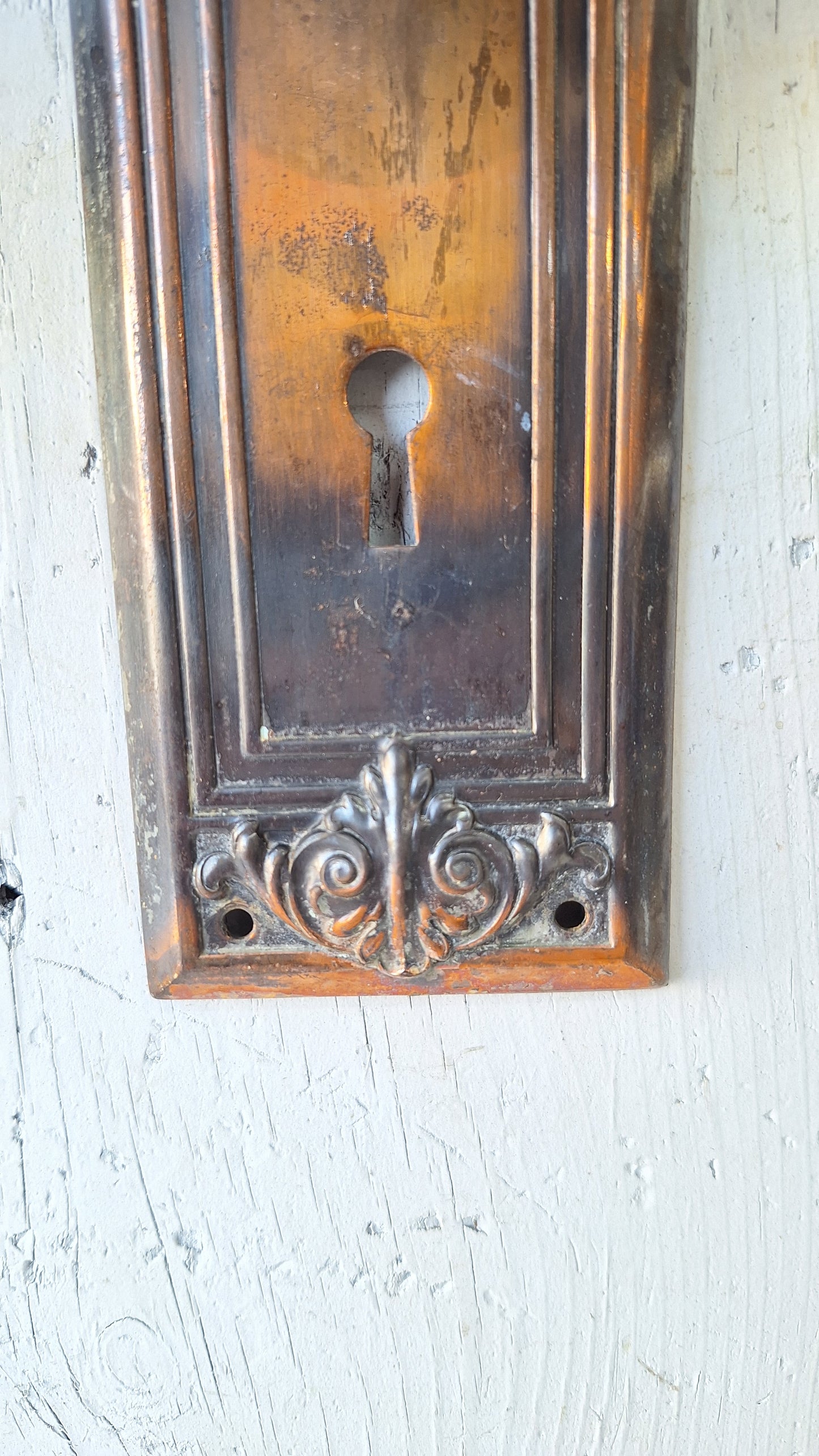 Floral Pattern Door Hardware Set, Locris Pattern by Reading, Antique Steel Design Back Plate and Doorknob Set 042403