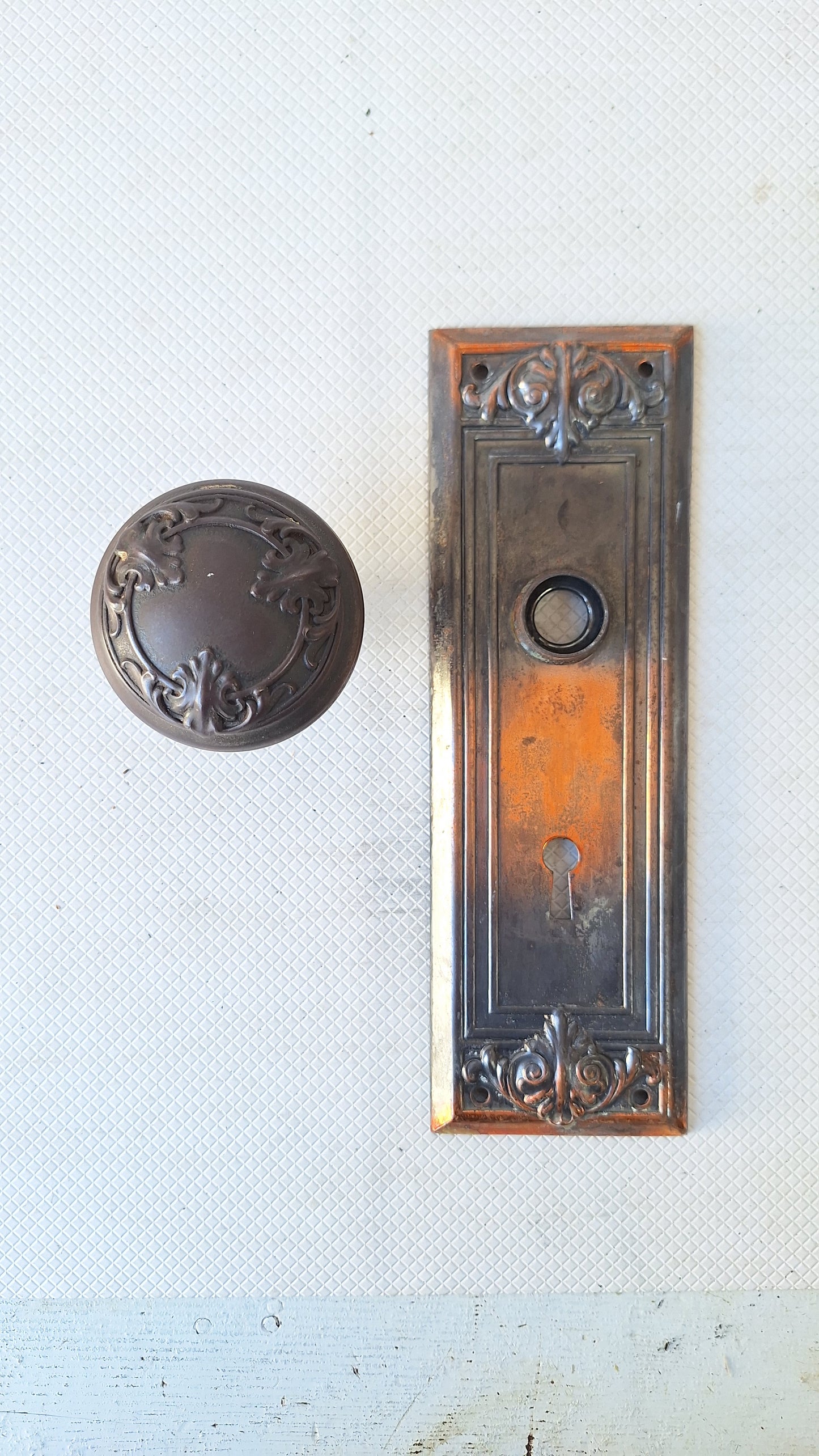 Floral Pattern Door Hardware Set, Locris Pattern by Reading, Antique Steel Design Back Plate and Doorknob Set 042403