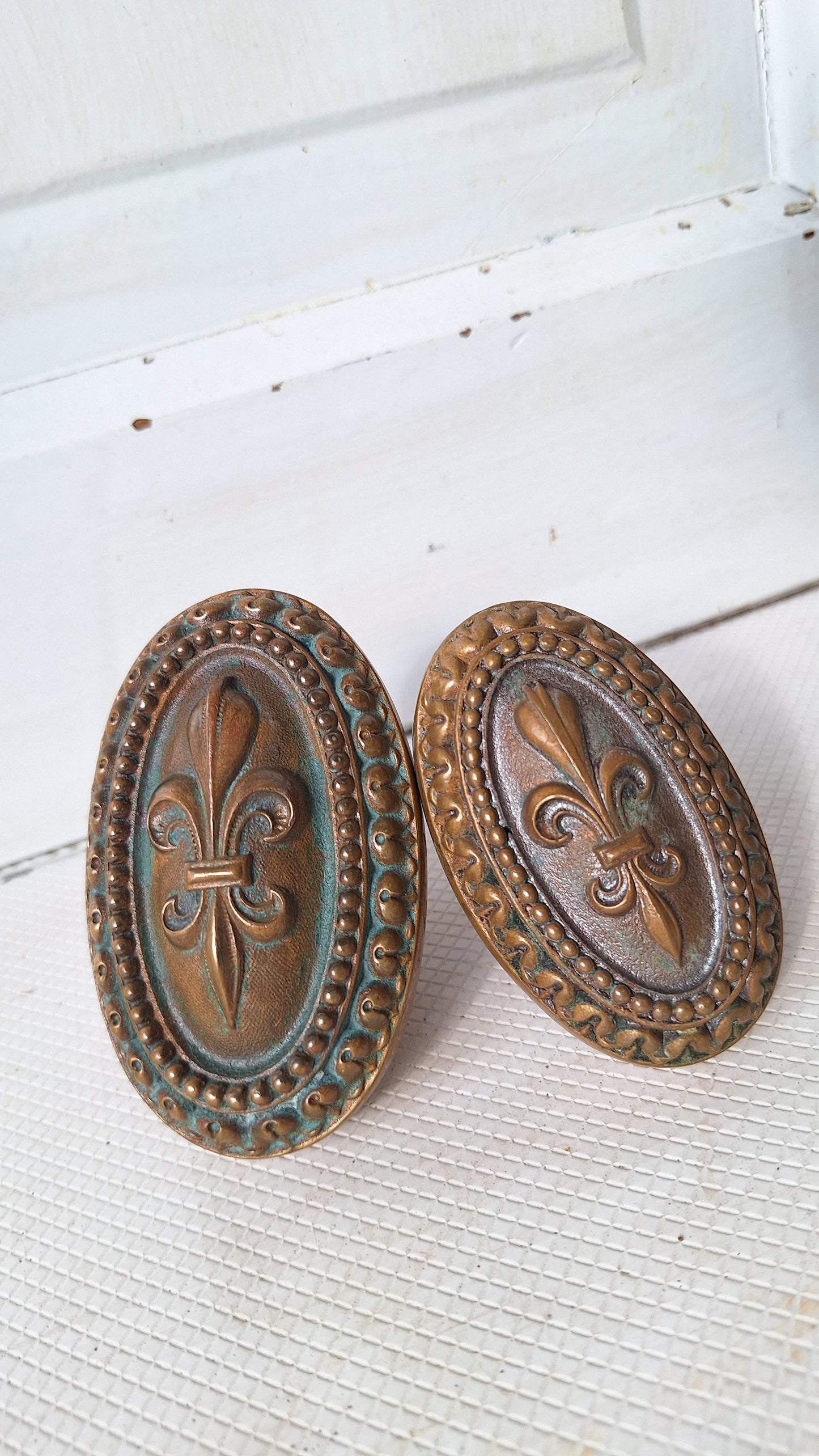 Fleur de Lis Oval Door Knobs, Entry Size Knob Antique Doorknob, Antique French Door Knobs 050308