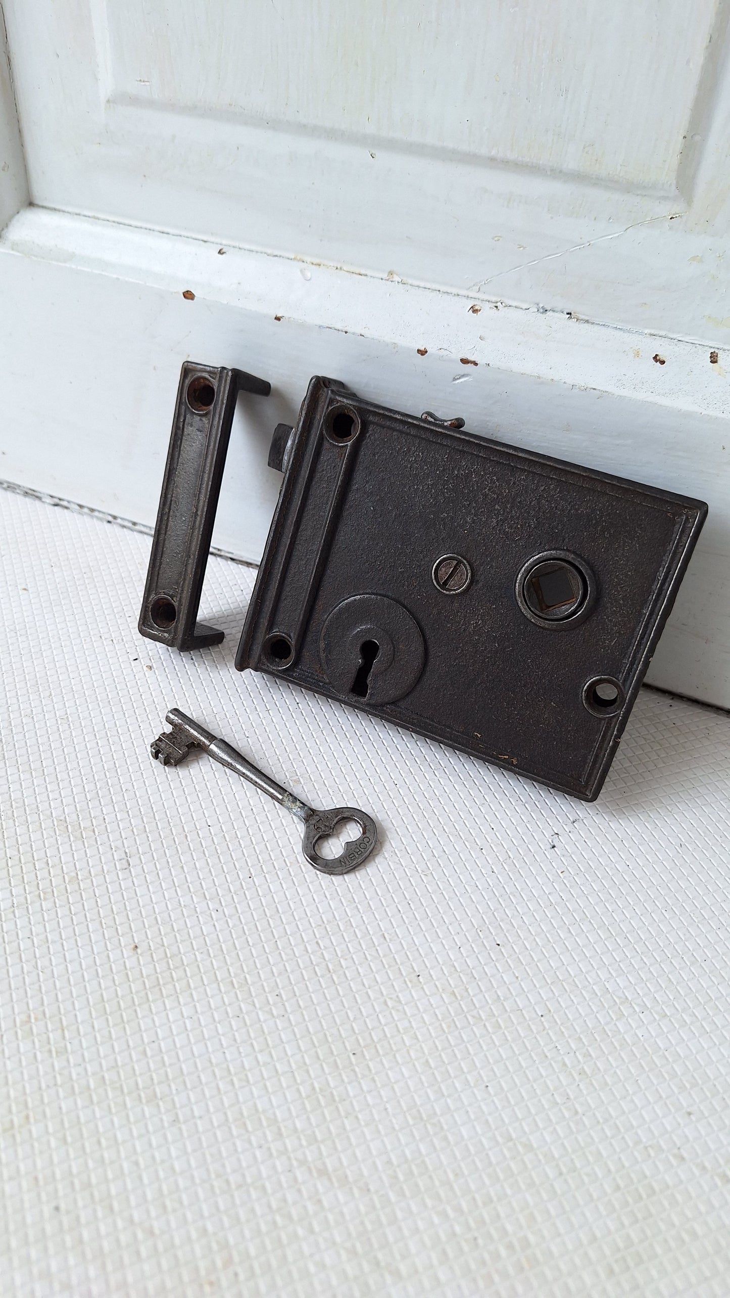 Antique Door Rim Lock and Keeper Set with Key, Cast Iron Surface Mount Door Lock with Privacy Latch 050501