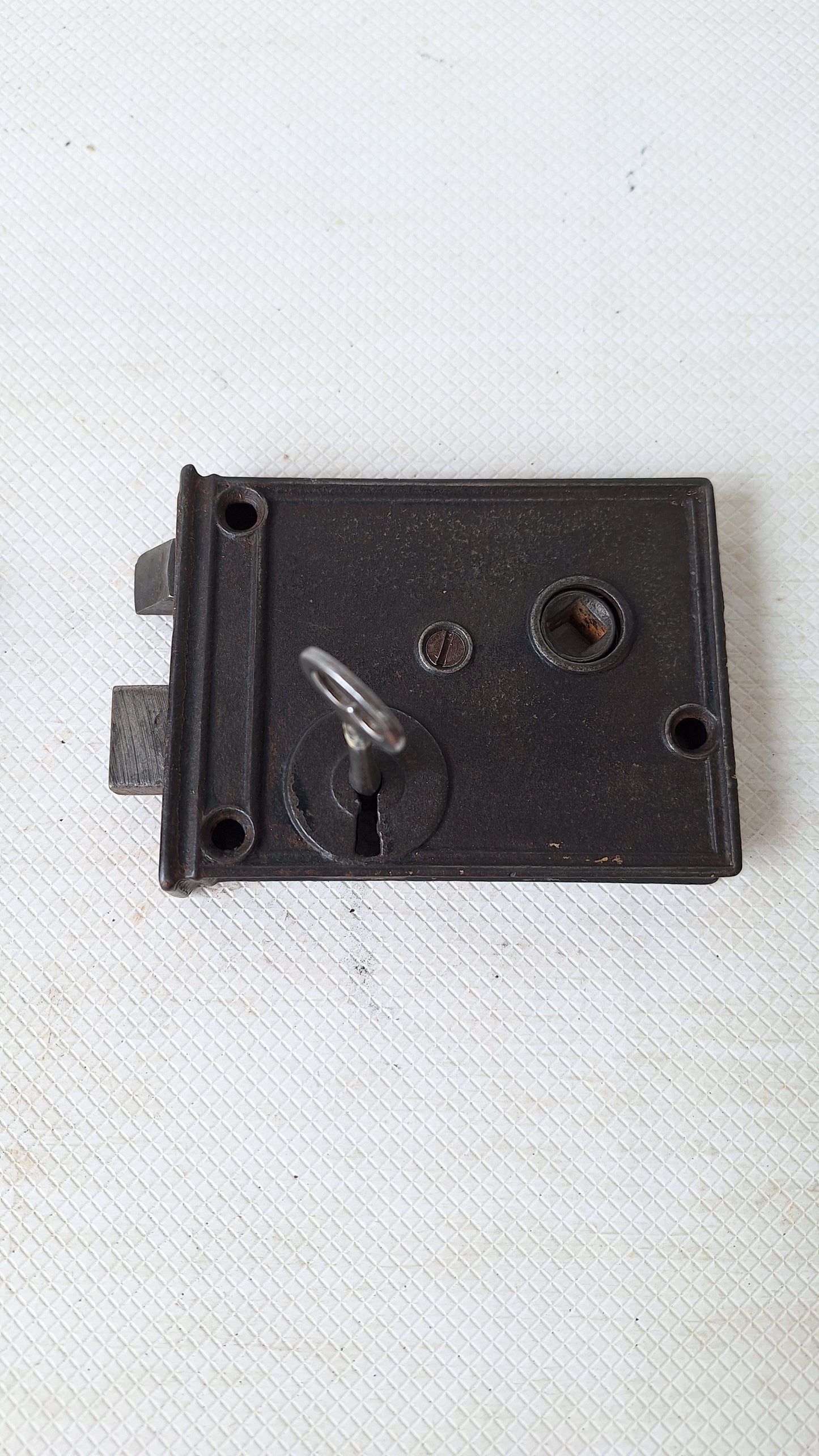 Antique Door Rim Lock and Keeper Set with Key, Cast Iron Surface Mount Door Lock with Privacy Latch 050501