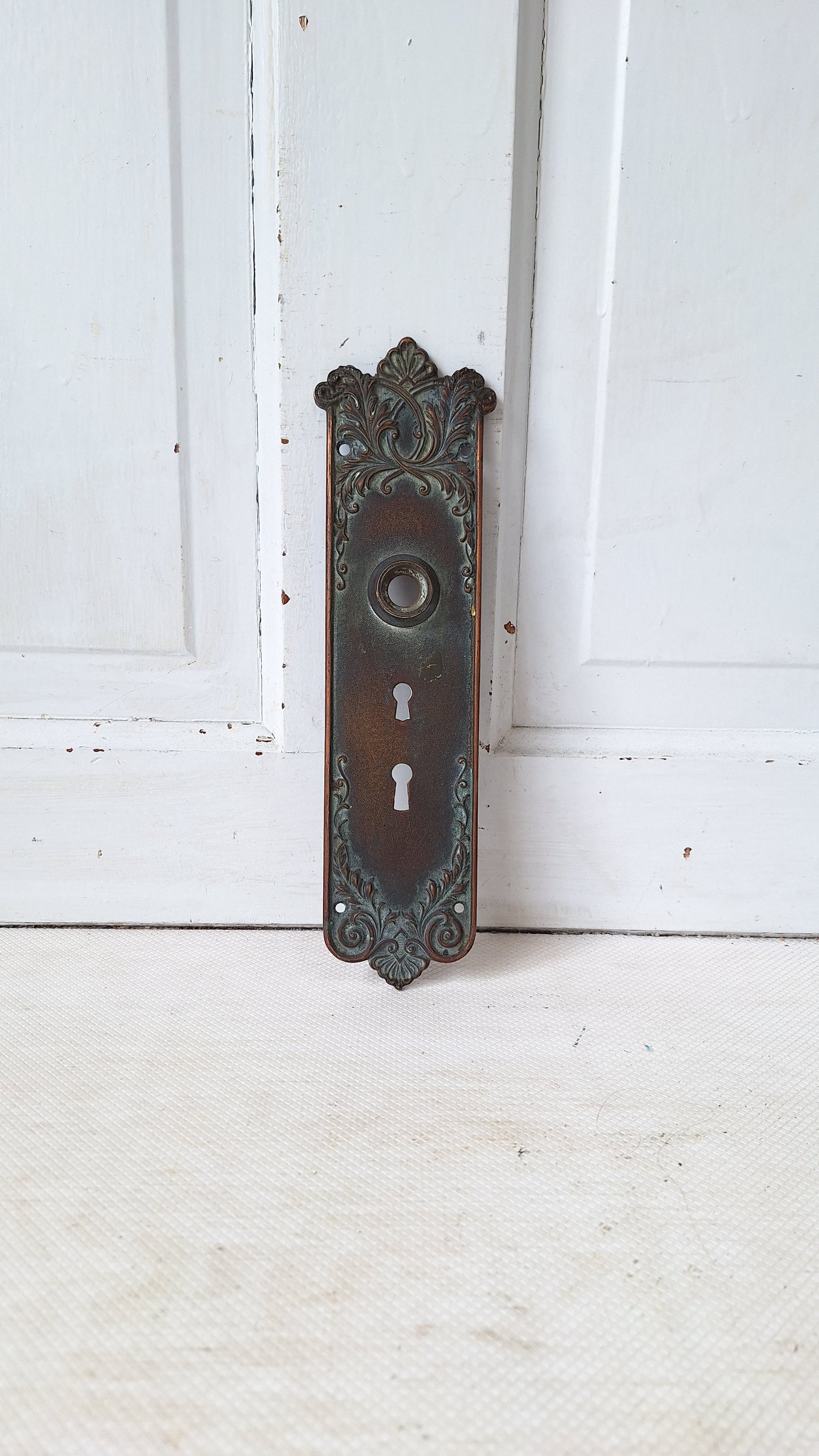 Large Lorraine Pattern Backplate with Two Keyhole, Ornate Entry Size Door Plate, Bronze Hardware, Door Backplate Architecture Salvage 052903