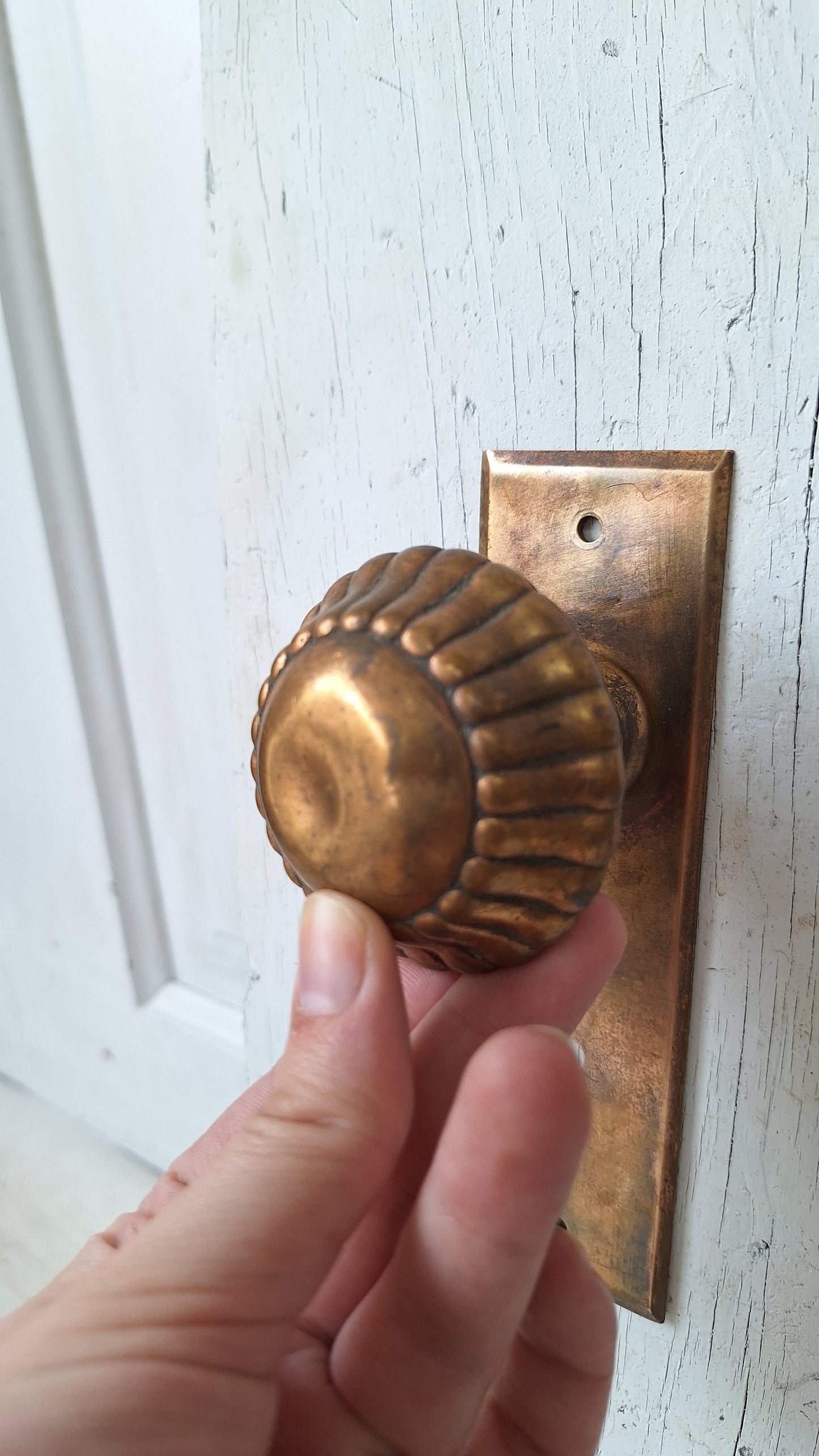 Fan Style Antique Brass Doorknobs and Backplates, Radial Design Knobs and Plates, Copper Door Hardware Set, Architecture Salvage 060301