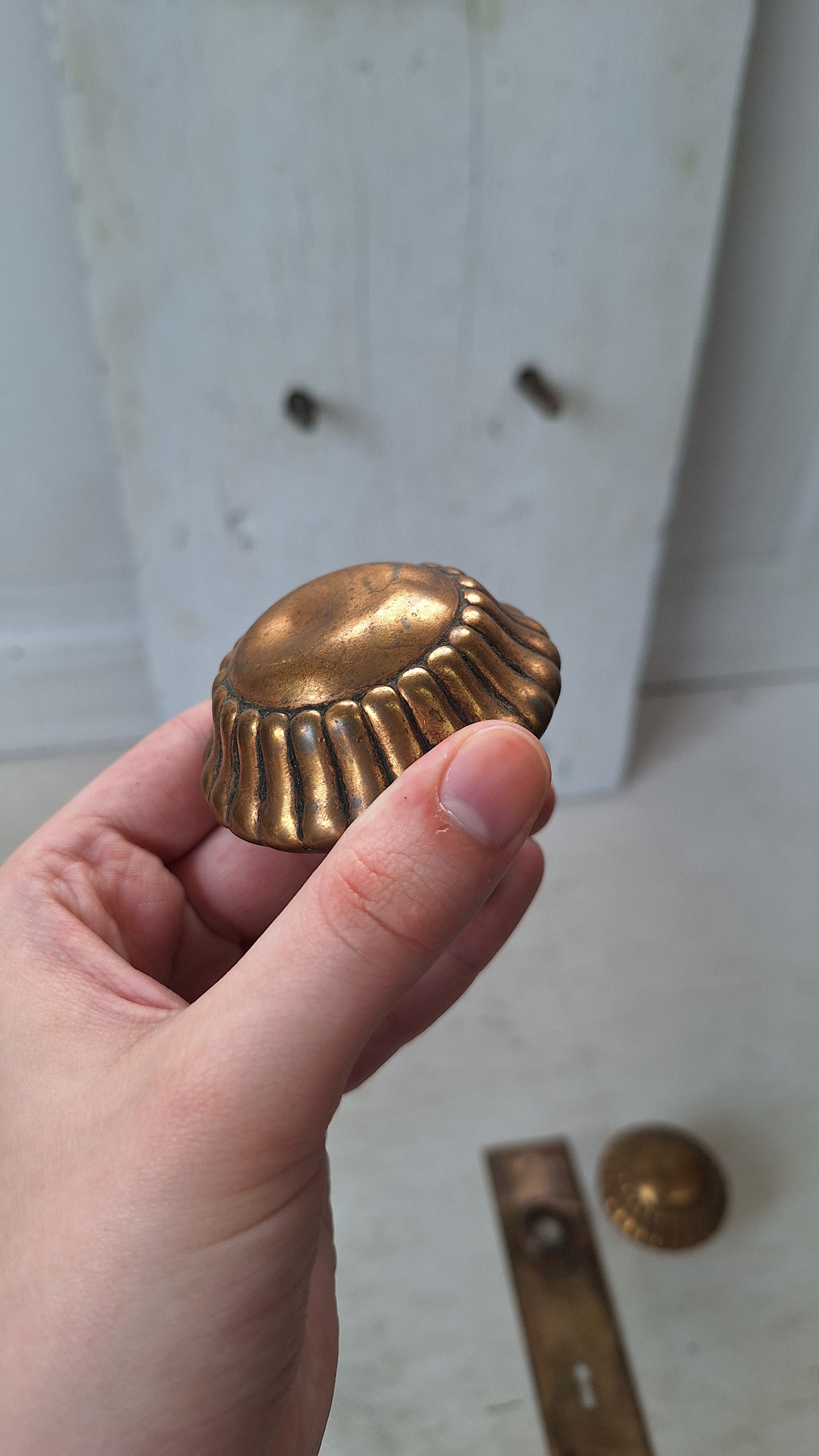 Fan Style Antique Brass Doorknobs and Backplates, Radial Design Knobs and Plates, Copper Door Hardware Set, Architecture Salvage 060301