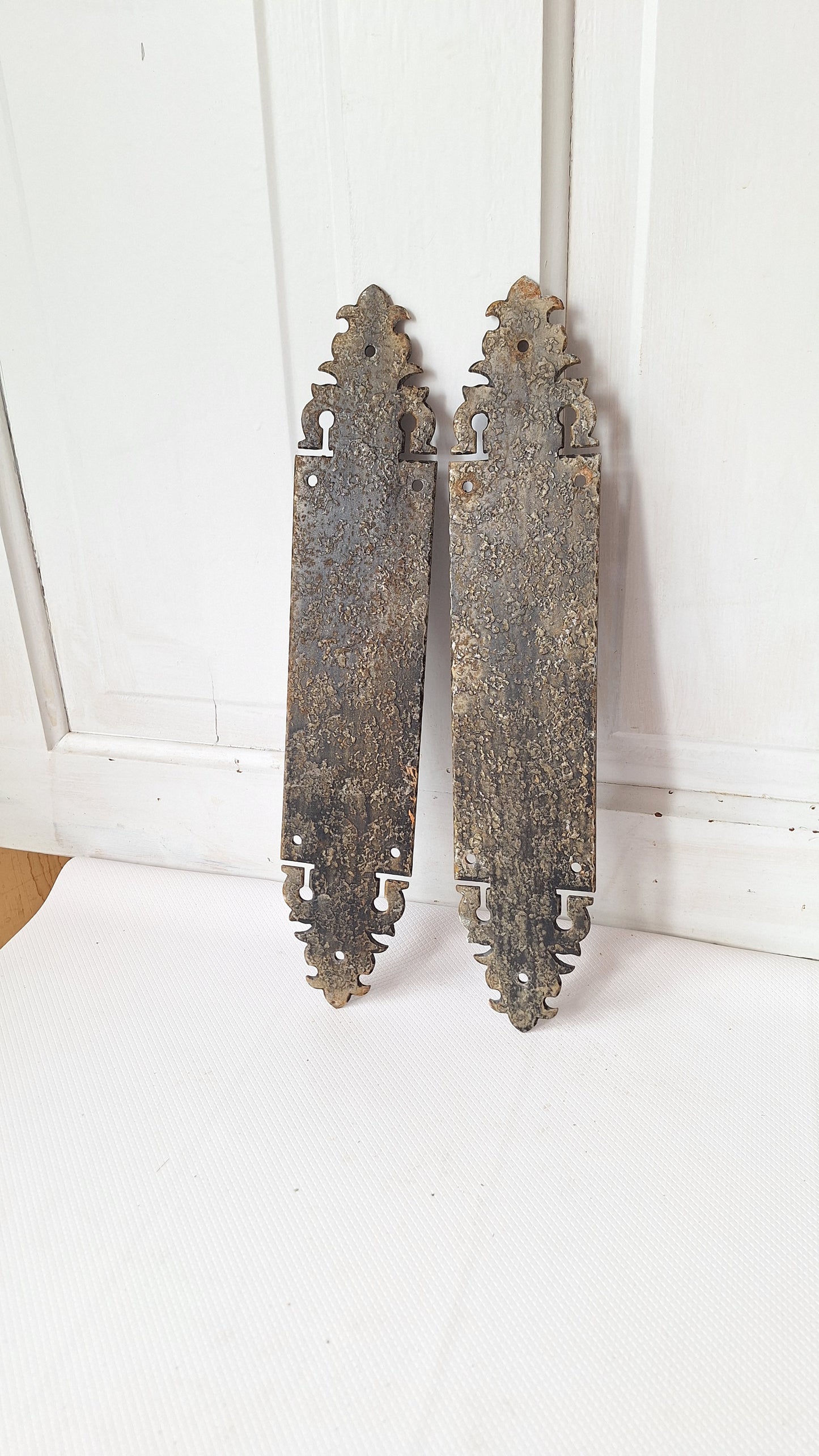 Tudor Vintage Iron Door Push Plates, Hammered Texture Antique Door Finger Plates, Swinging Door Plates 081005