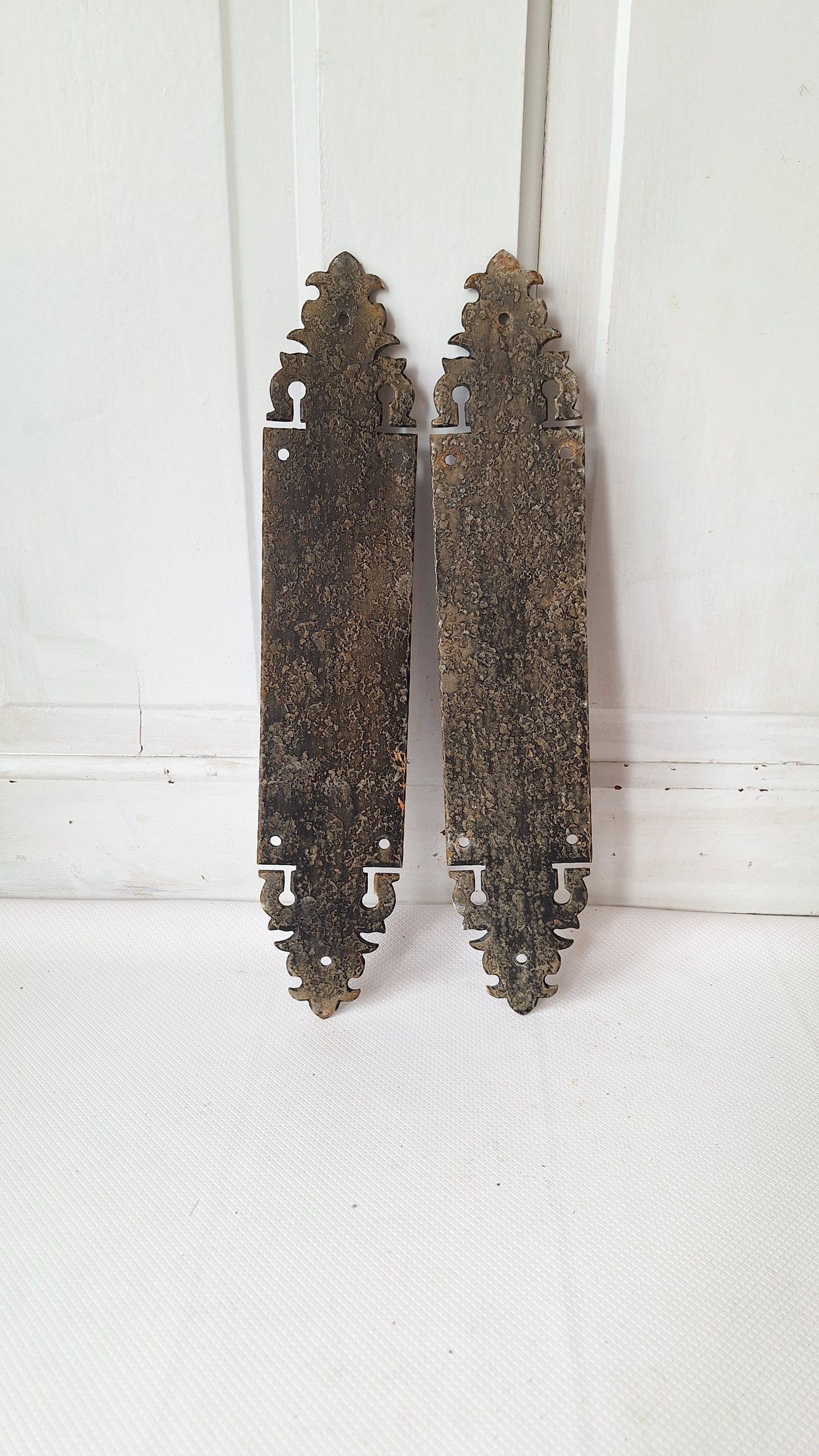 Tudor Vintage Iron Door Push Plates, Hammered Texture Antique Door Finger Plates, Swinging Door Plates 081005