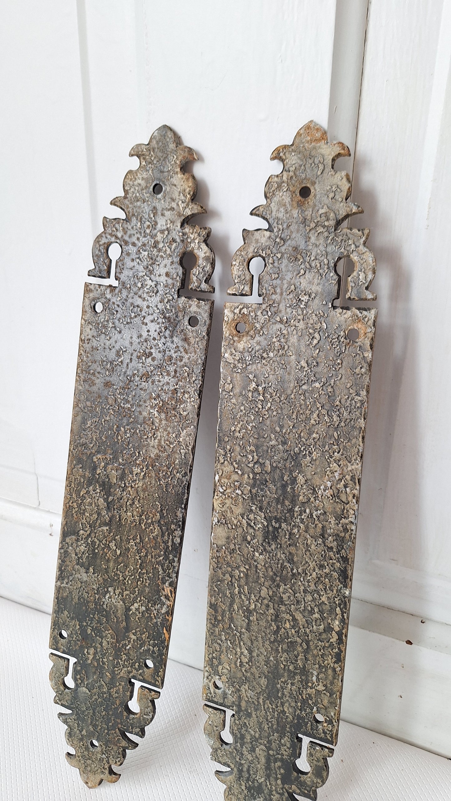Tudor Vintage Iron Door Push Plates, Hammered Texture Antique Door Finger Plates, Swinging Door Plates 081005
