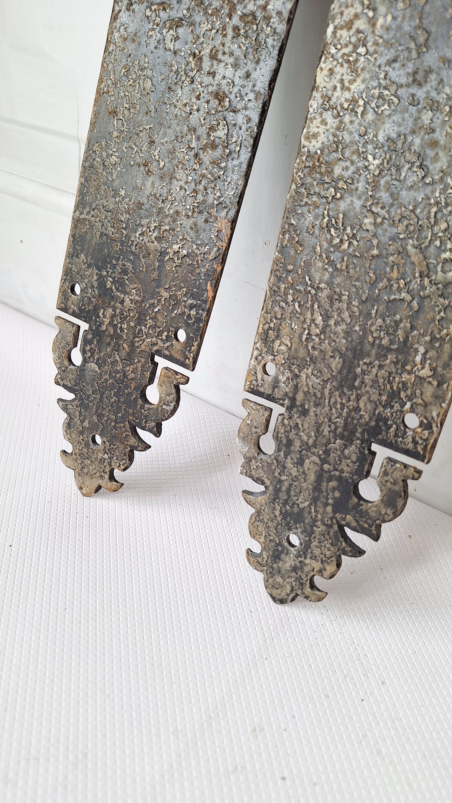 Tudor Vintage Iron Door Push Plates, Hammered Texture Antique Door Finger Plates, Swinging Door Plates 081005