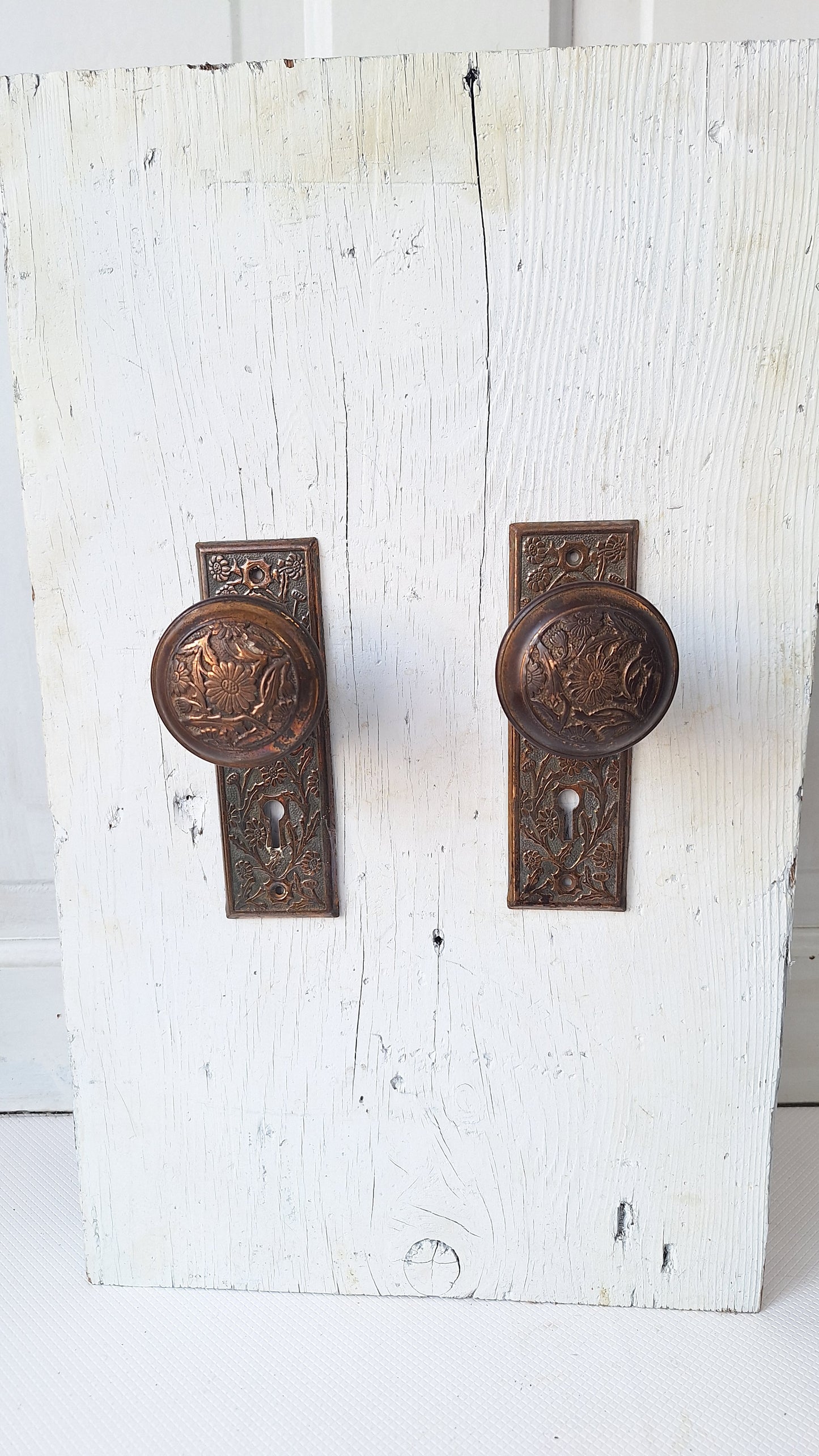Daisy Design Doorknobs and Plate Set, Antique Flower Design Bronze Door Hardware 082103