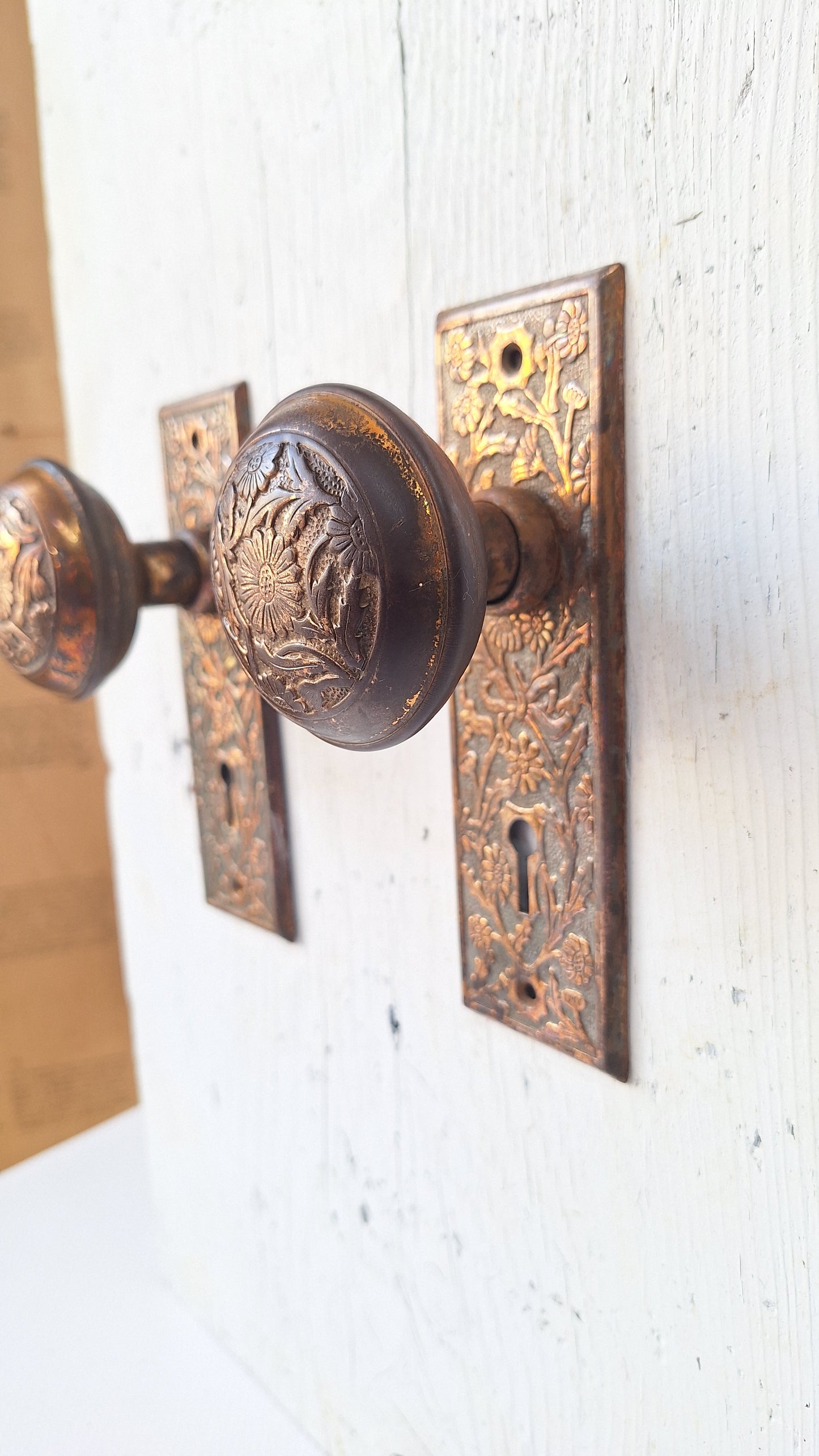Daisy Design Doorknobs and Plate Set, Antique Flower Design Bronze Door Hardware 082103