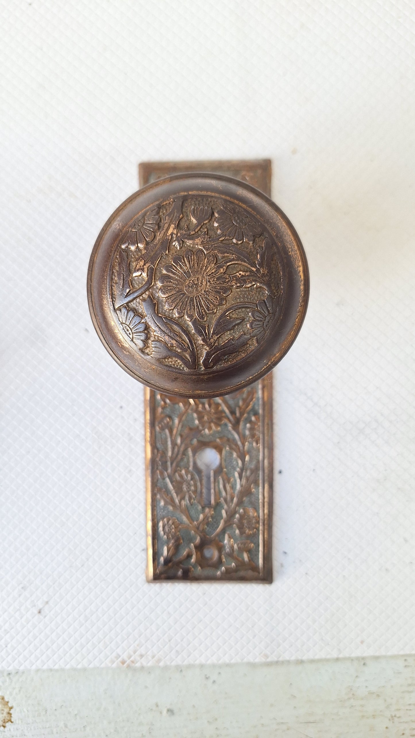 Daisy Design Doorknobs and Plate Set, Antique Flower Design Bronze Door Hardware 082103
