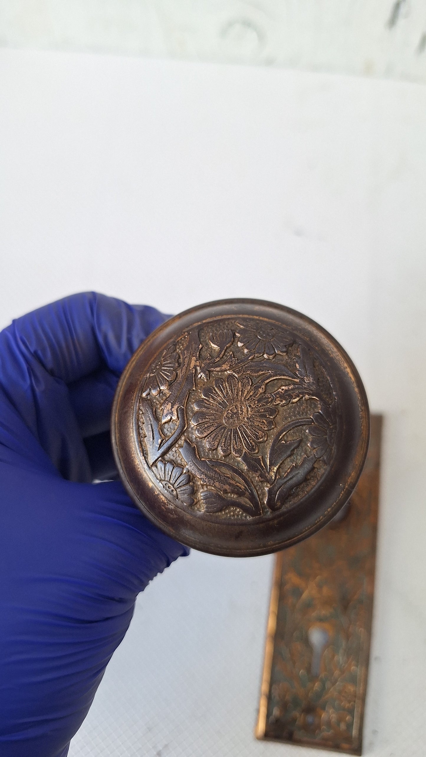 Daisy Design Doorknobs and Plate Set, Antique Flower Design Bronze Door Hardware 082103