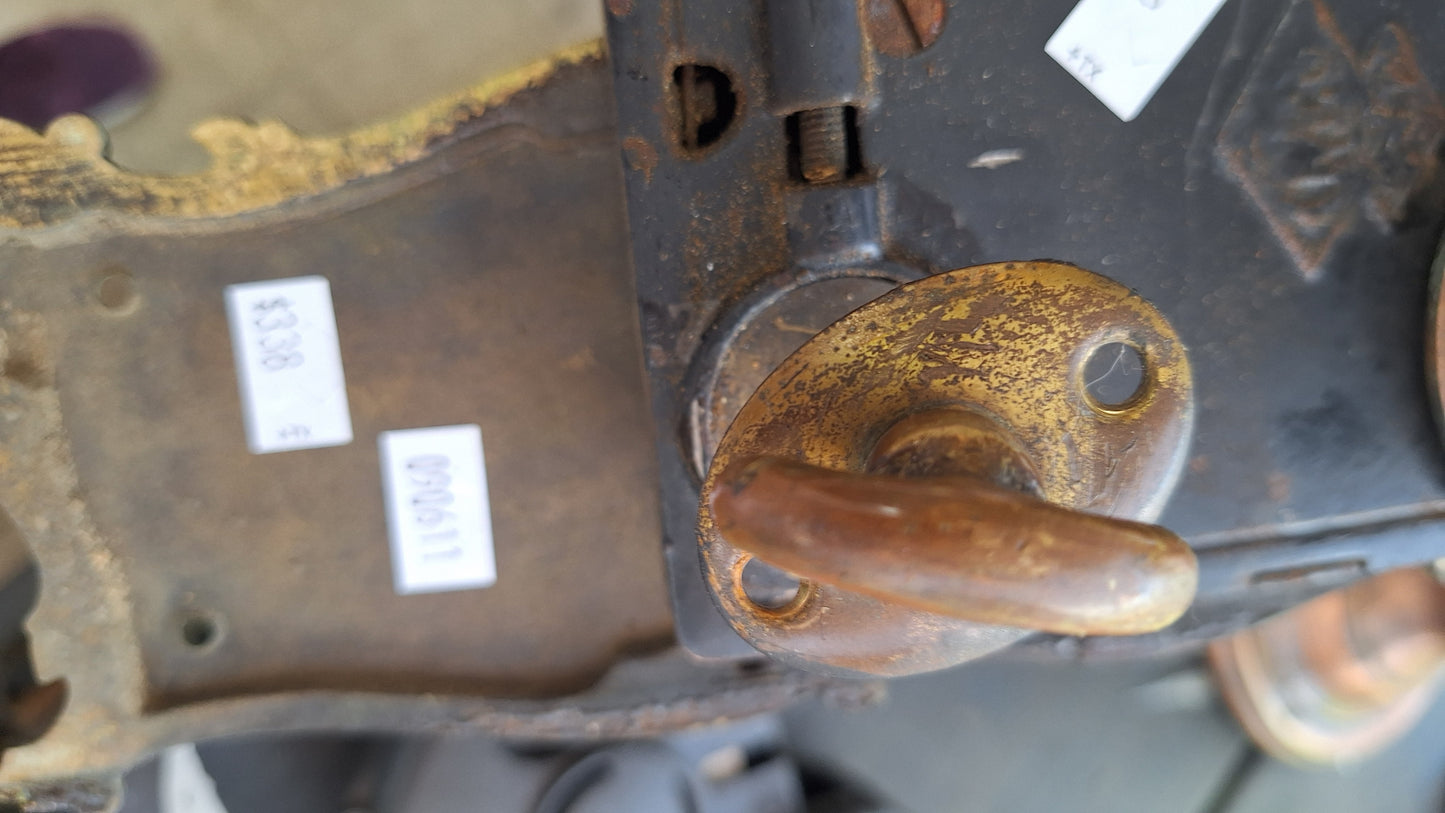 Complete Entry Door Hardware Set: Front Door Cylinder Lock with Plates and Knobs