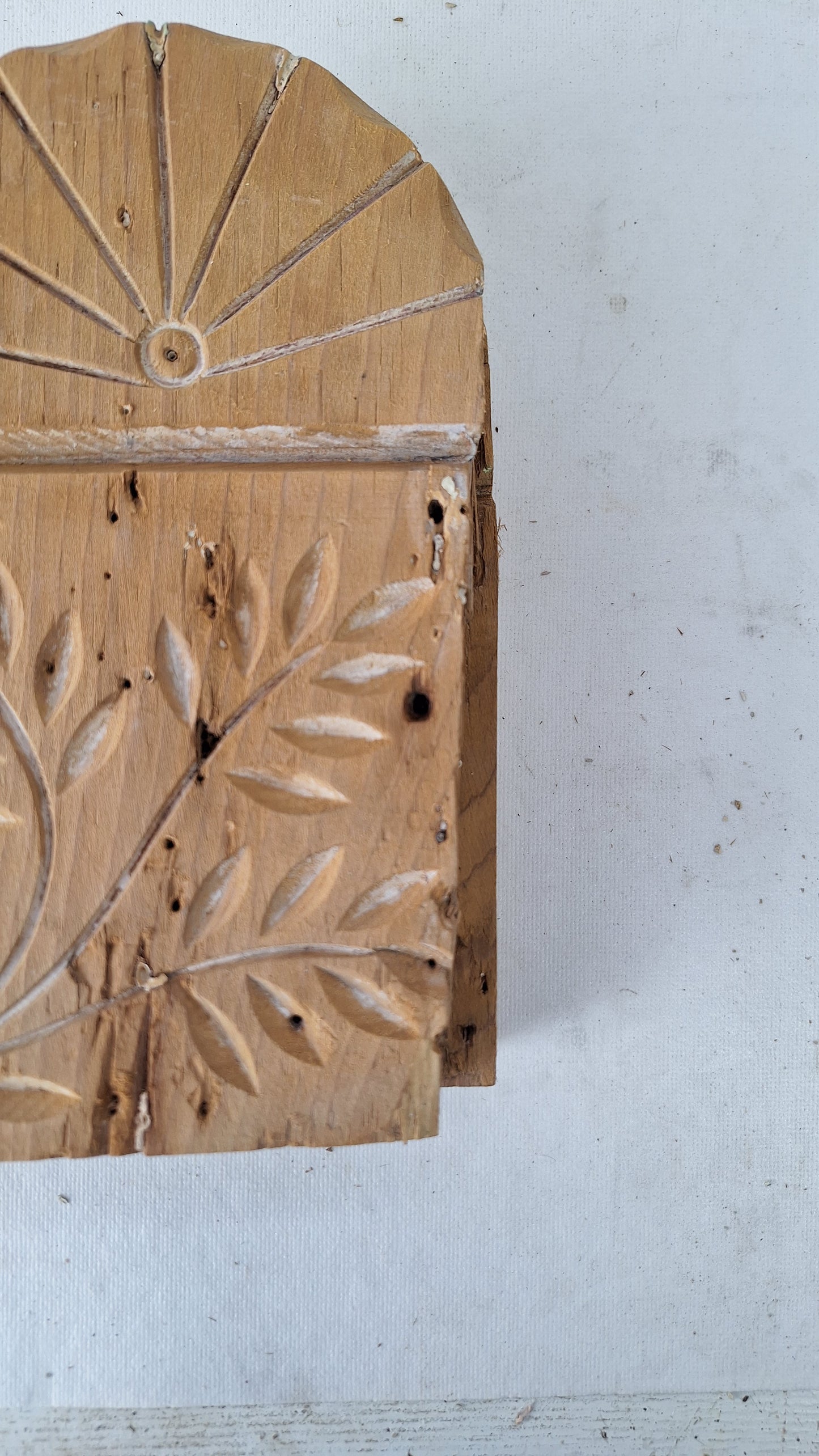 Pair of Antique Spoon-Carved Wood Plinth Blocks, Wood Trim Rosettes