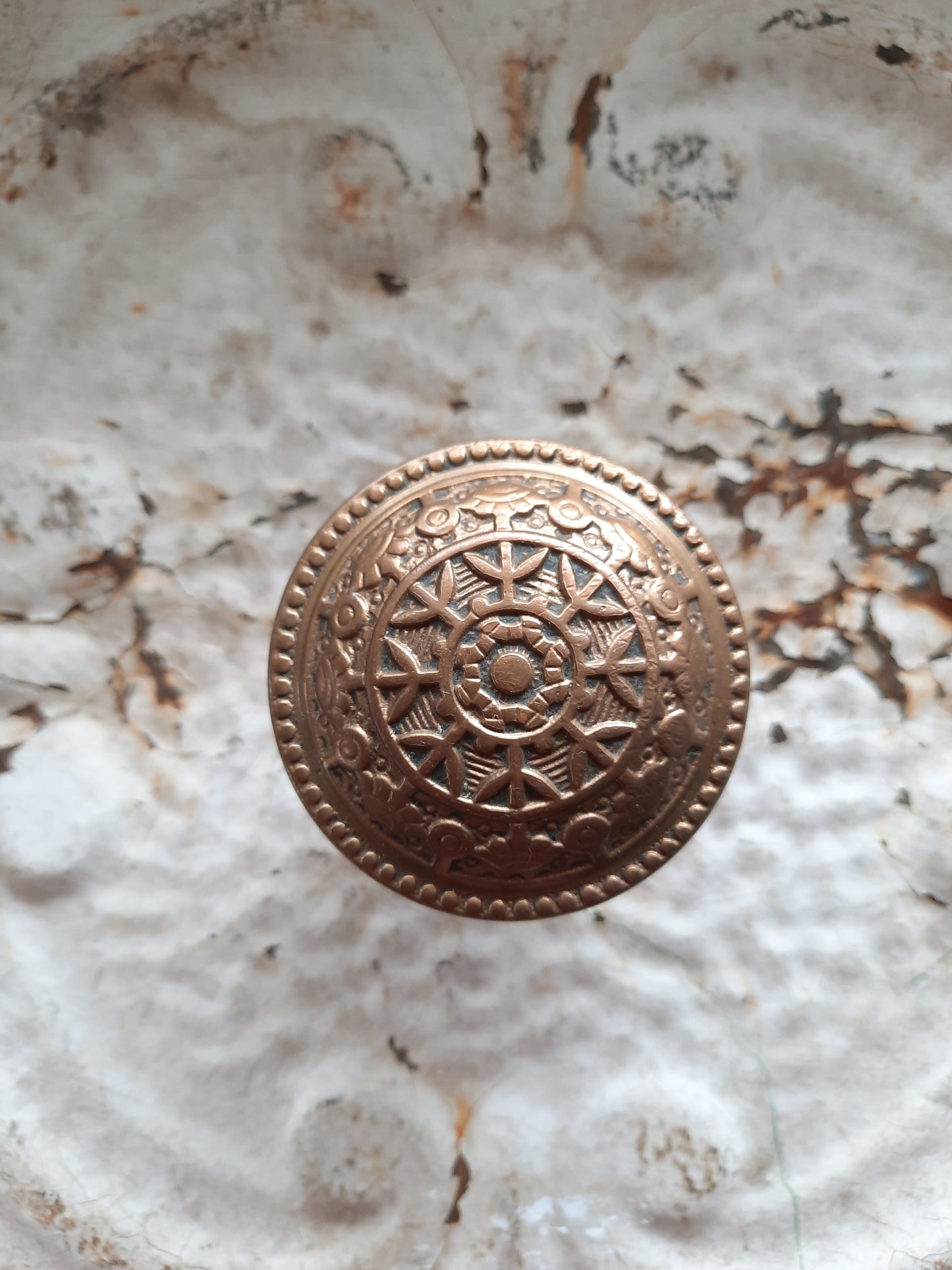 Antique Windsor Pattern Door Knob by Reading Hardware, Victoria Era Ornate Bronze Doorknob 083110