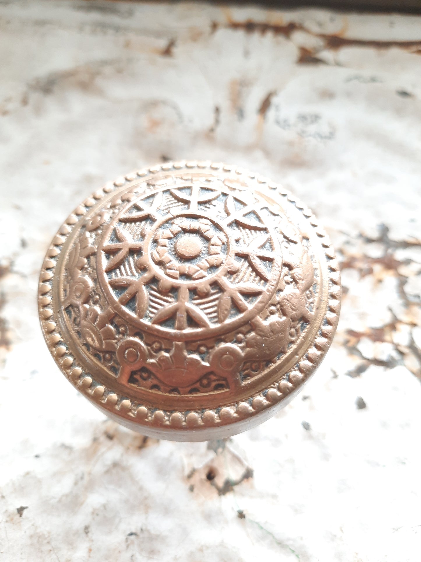 Antique Windsor Pattern Door Knob by Reading Hardware, Victoria Era Ornate Bronze Doorknob 083110