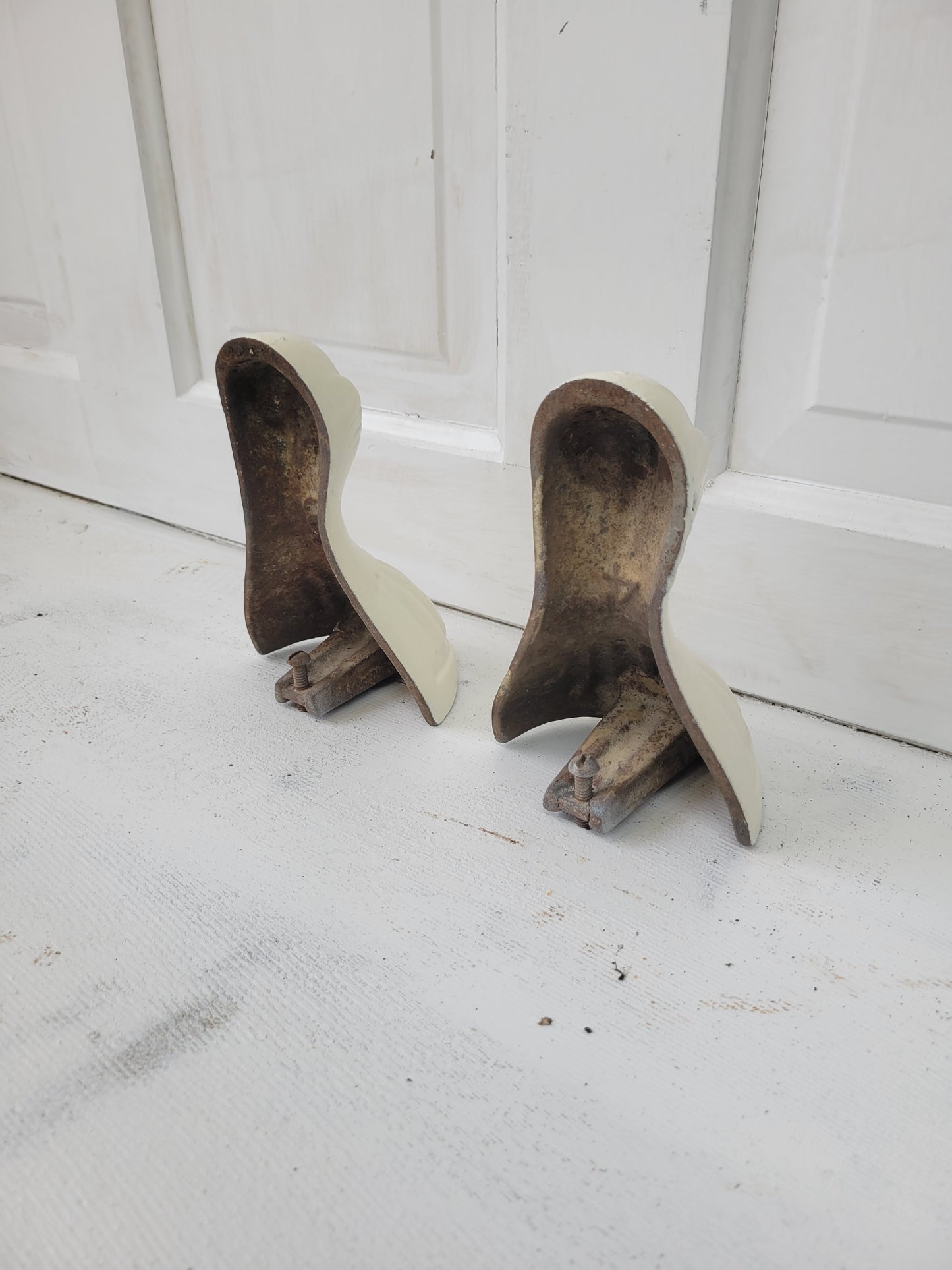 Antique Cast Iron Tub Lion's Feet, Pair of Ball and Claw Tub Feet, Claw Foot Tub #051501