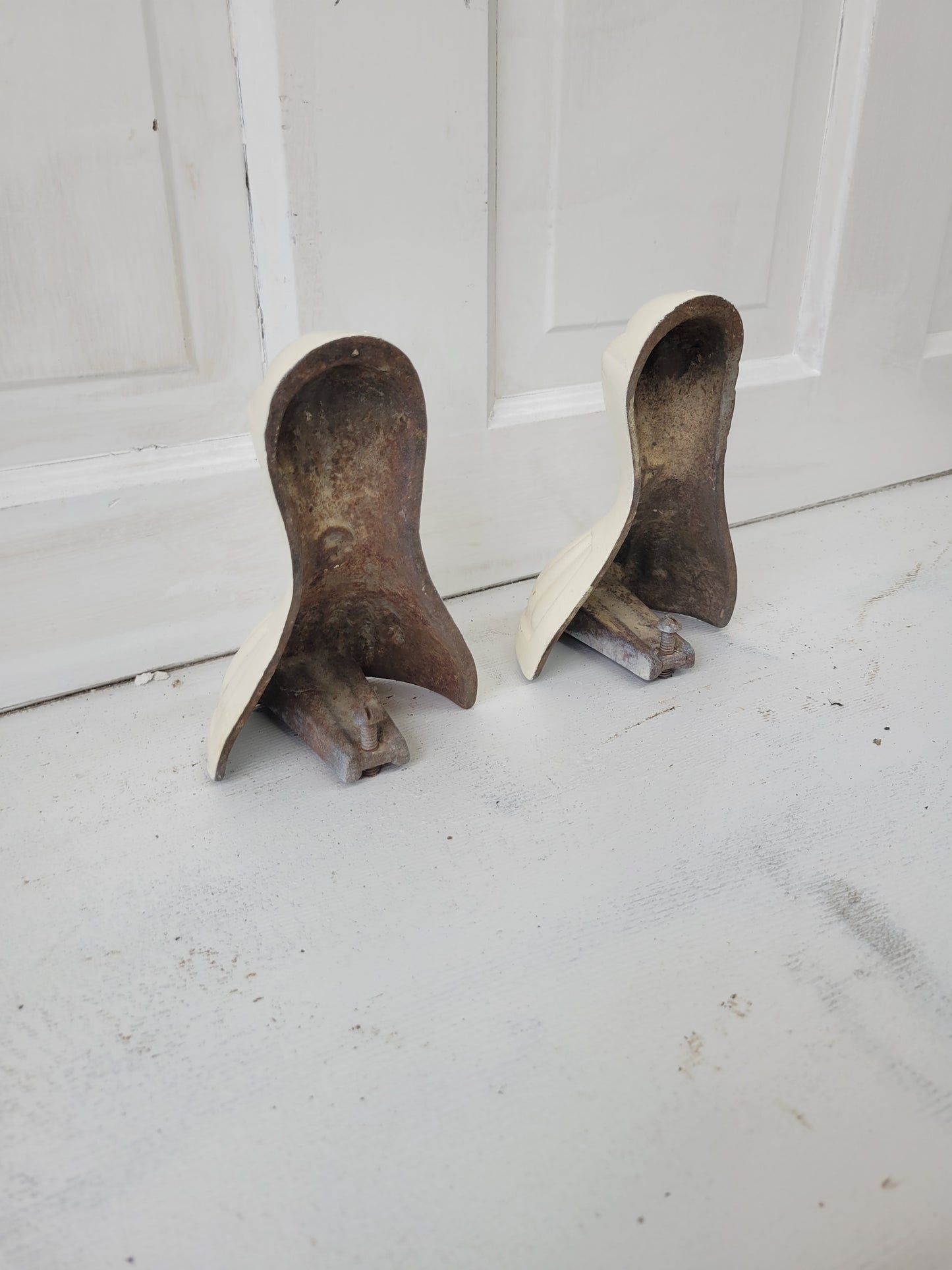 Antique Cast Iron Tub Lion's Feet, Pair of Ball and Claw Tub Feet, Claw Foot Tub #051501