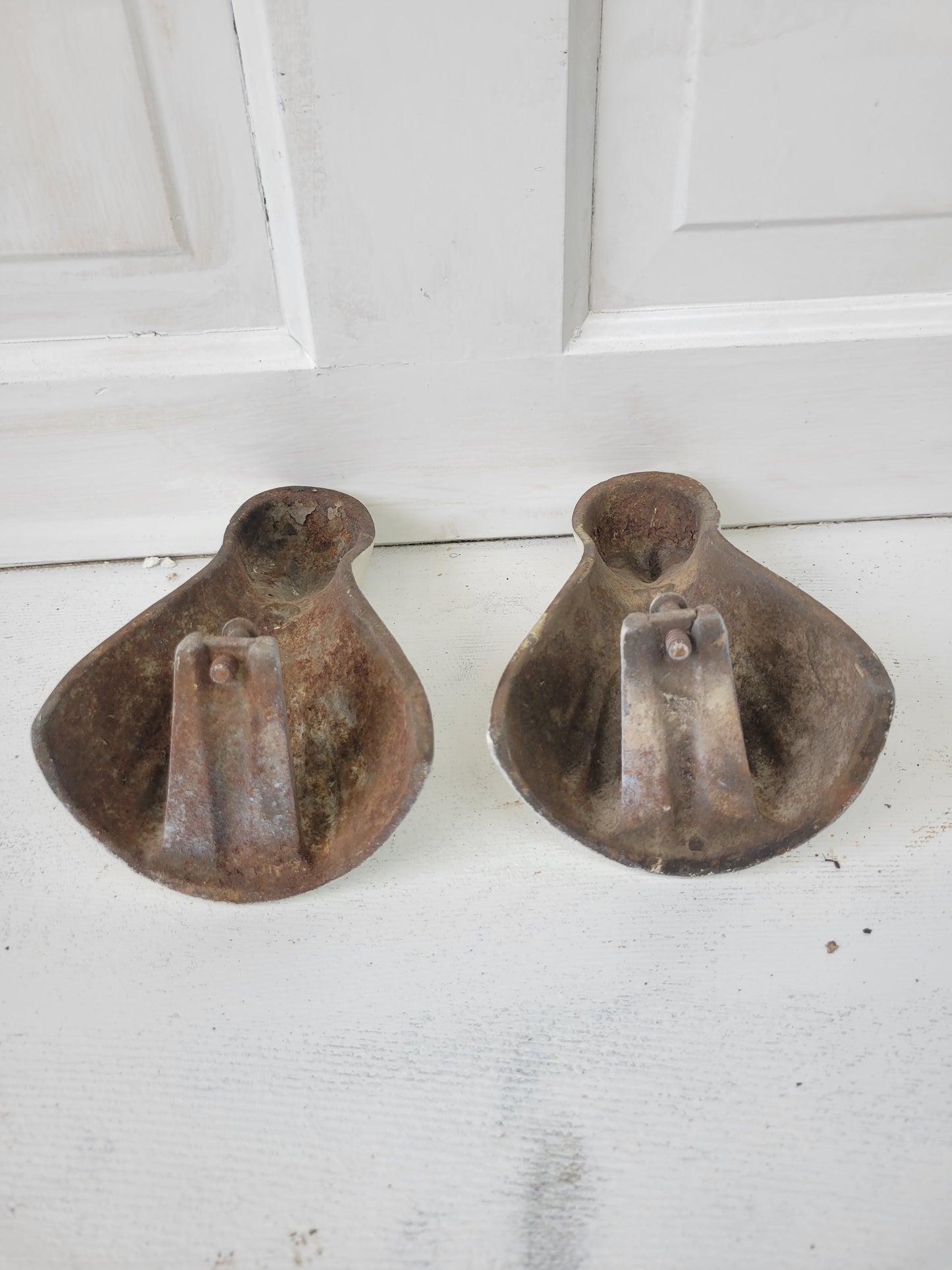 Antique Cast Iron Tub Lion's Feet, Pair of Ball and Claw Tub Feet, Claw Foot Tub #051501