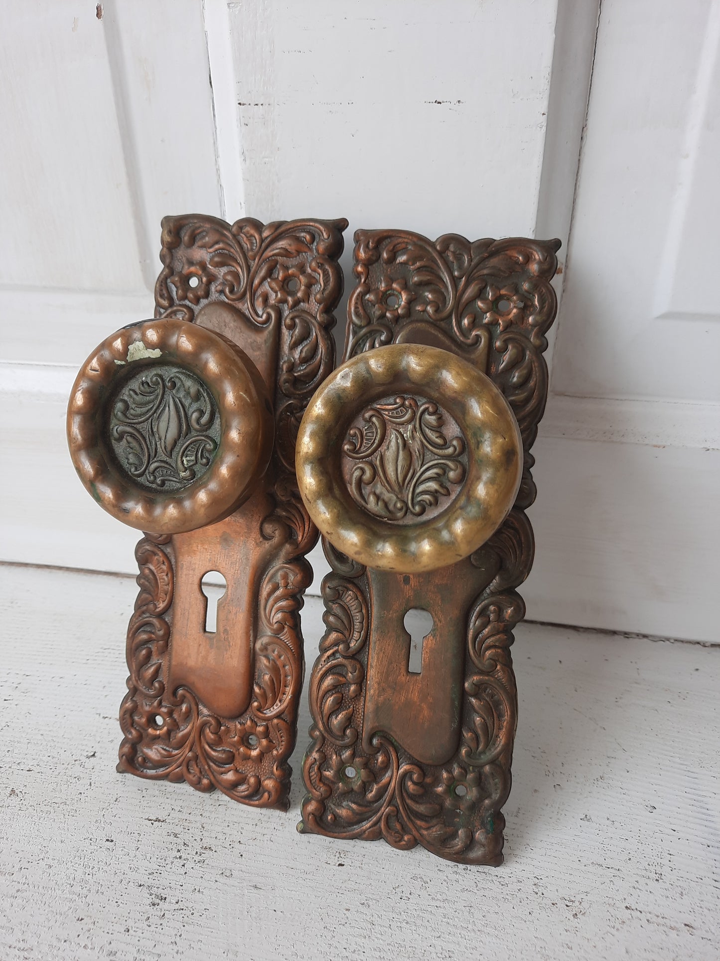 Eulalia Brass Hardware Set with Doorknob and Plates, Set of Victorian Floral Pattern Knobs and Backplates