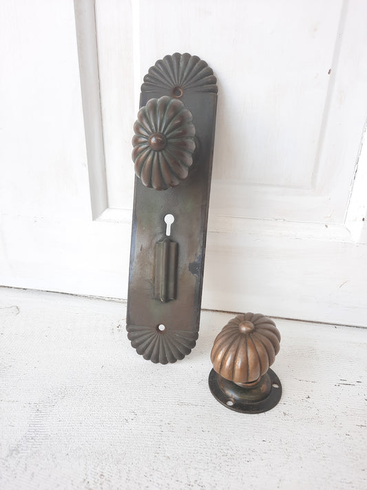 Bronze Entry Hardware Set. Double Keyhole Plate and Doorknobs for Front Door