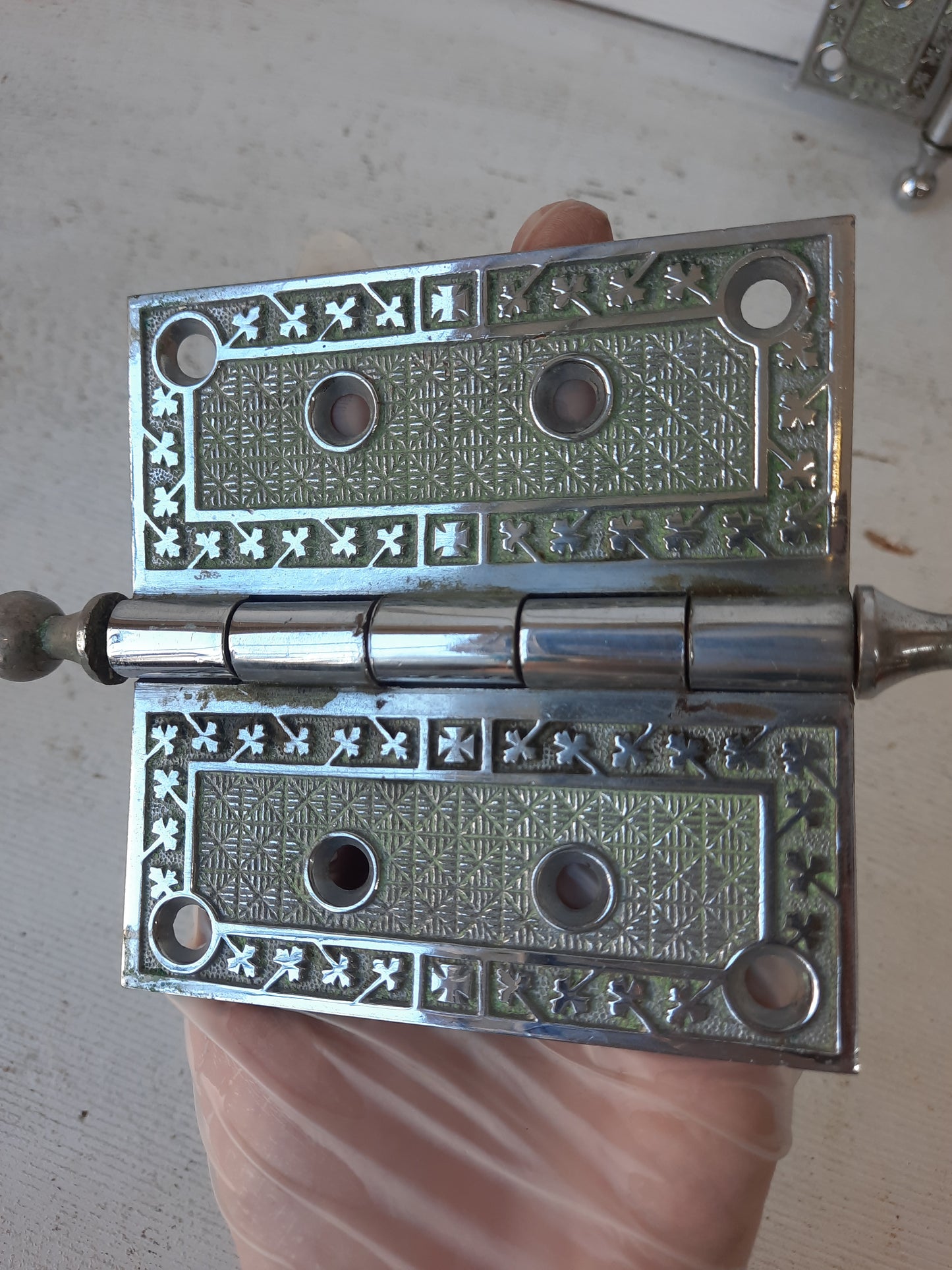 Pair of Silver Finish Antique Hinges, Ornate 4" Hinges Cross and Clover Pattern 072701