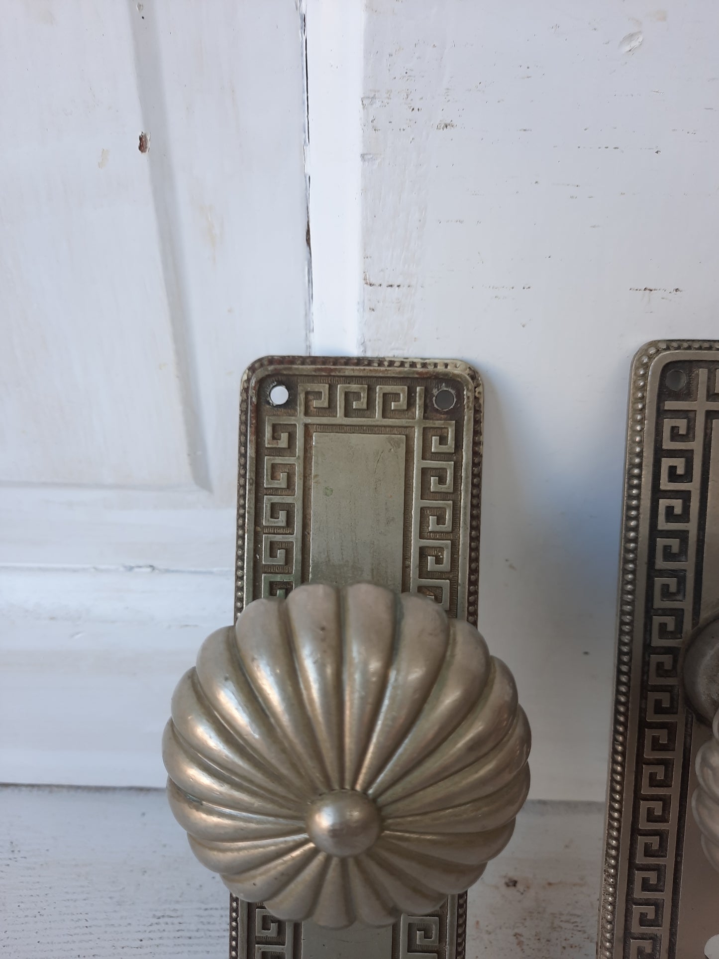 Yale Silver Antique Door Hardware Set with Greek Key Design, Silver Knobs and Plates Radial Design
