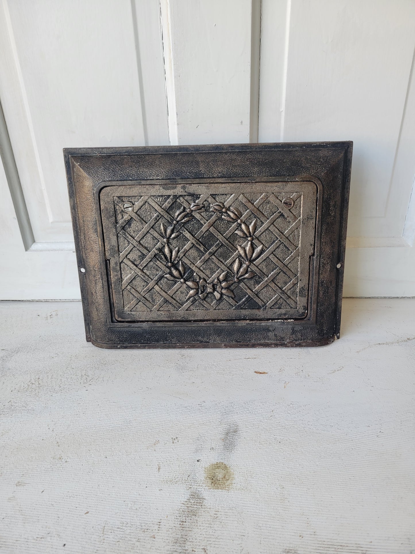 10 x 14 Fancy Cast Iron Fold Out Vent Cover, Antique Floor Register Cover with Dampers #072901