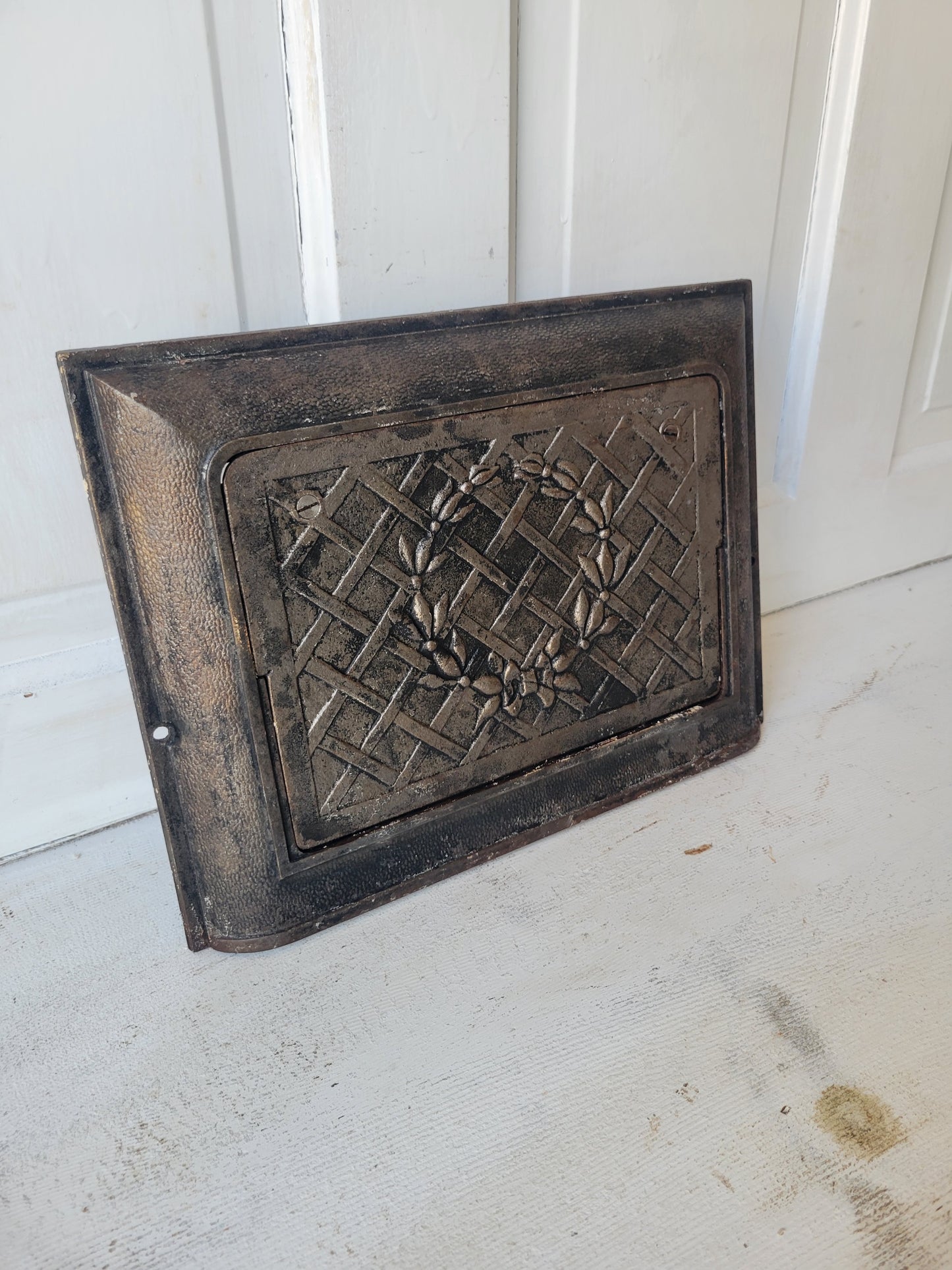 10 x 14 Fancy Cast Iron Fold Out Vent Cover, Antique Floor Register Cover with Dampers #072901