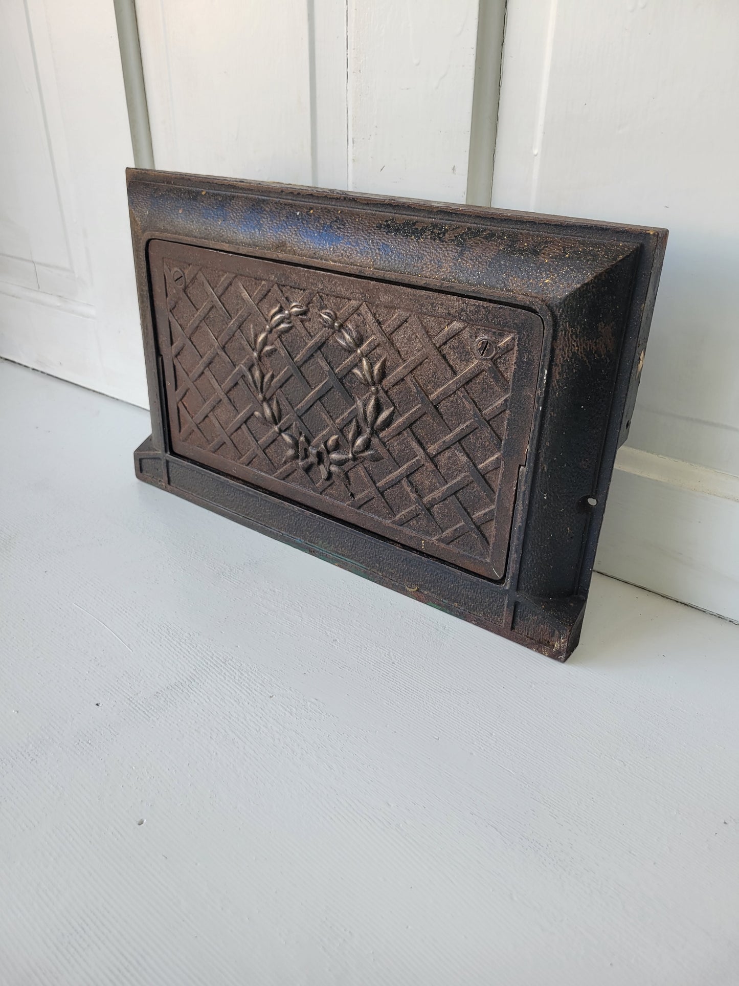 10 x 16 Fancy Cast Iron Fold Out Vent Cover, Antique Floor Register Cover with Dampers #080105