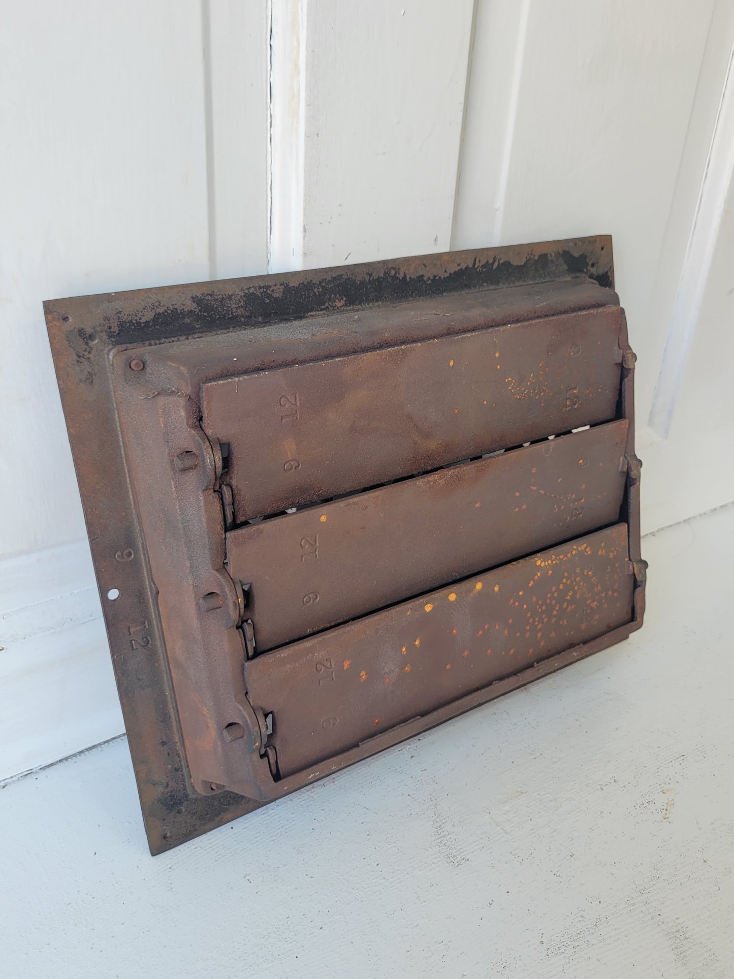 11 x 14 Antique Cast Iron Working Vent Cover, Floor Register Cover with Dampers #081901