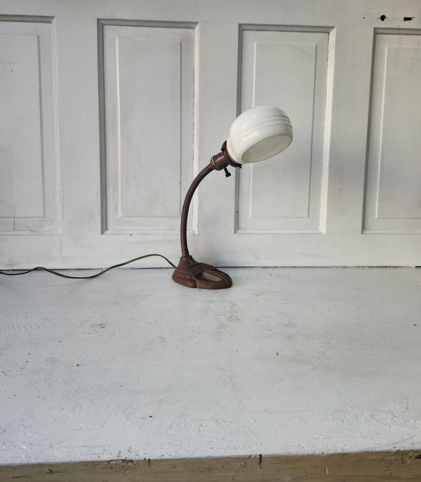 Vintage Iron and Milk Glass Gooseneck Lamp, Vintage Desk Lamp or Task Lamp 090201