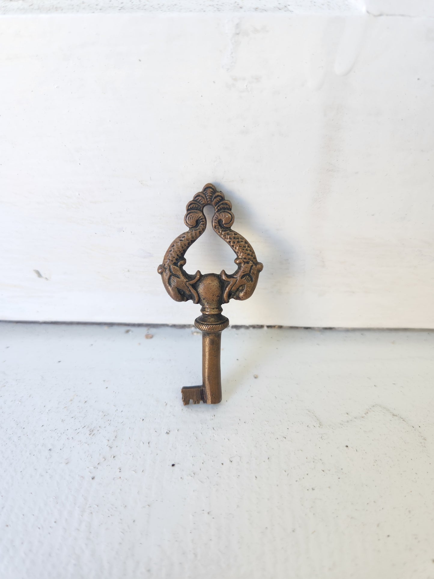 Victorian Dolphin Design Victrola Key, Antique Bronze Creature Skeleton Key 090204