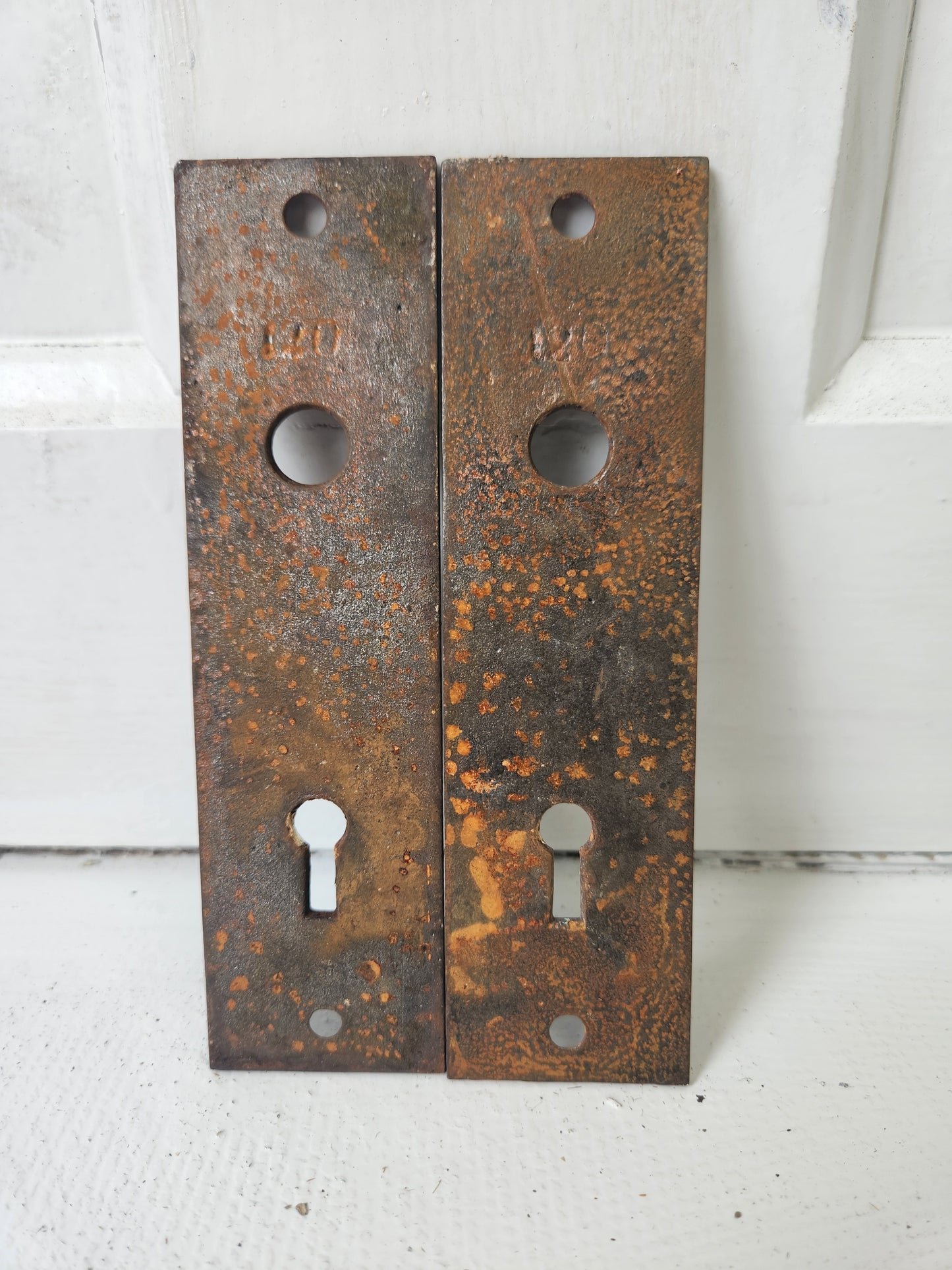 Cast Iron Broken Leaf Pattern Antique Backplates, Broken Leaf Bronze Doorknob Plate 090703