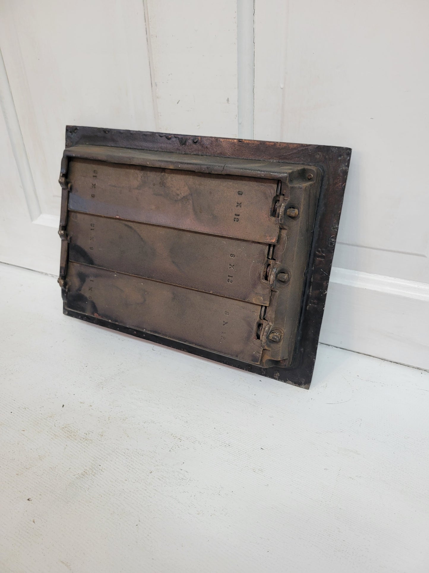 10 x 14 Antique Cast Iron Working Vent Cover, Floor Register Cover with Dampers #092701