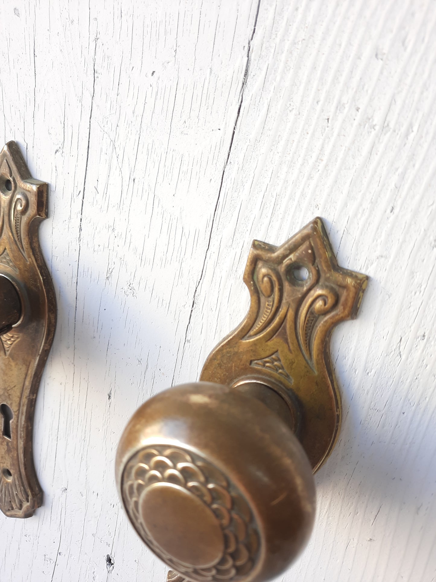 Art Deco Hardware Set Knobs and Backplates, Deco Doorknobs and Plates, Brass Escutcheons 112802