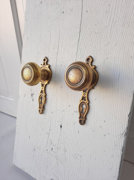 Art Deco Hardware Set Knobs and Backplates, Deco Doorknobs and Plates, Brass Escutcheons 112804