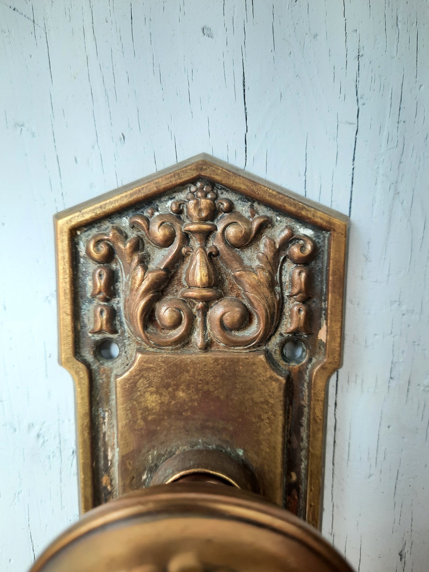 Fancy Designed Door Knobs & Plates, Complete Set Victorian Door Hardware, Ornate Stamped Brass Doorknobs and Backplates 120601