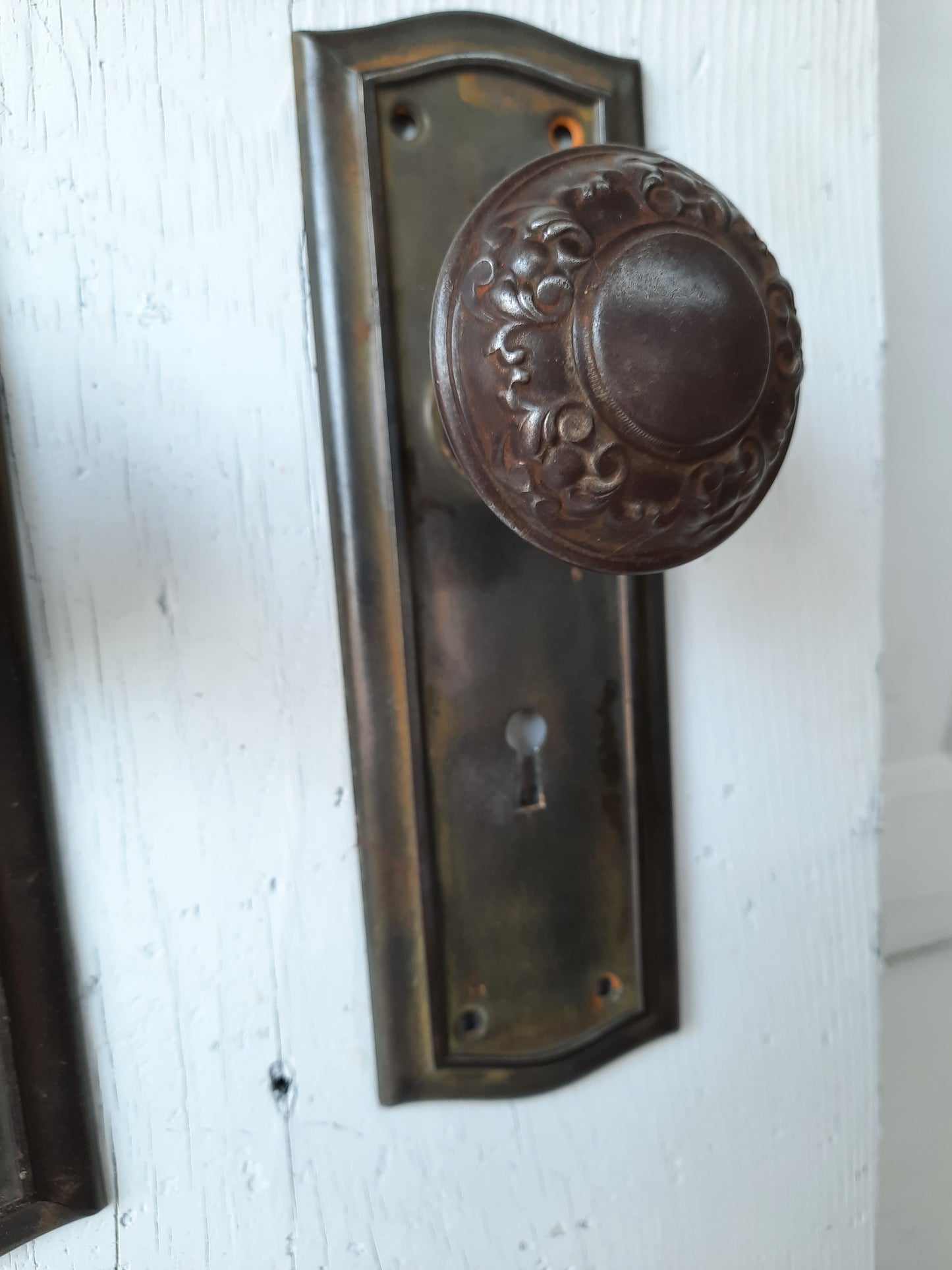 Deco Door Plates with Antique Floral Pattern Doorknobs, Door Backplates and Knob Set, Door Hardware