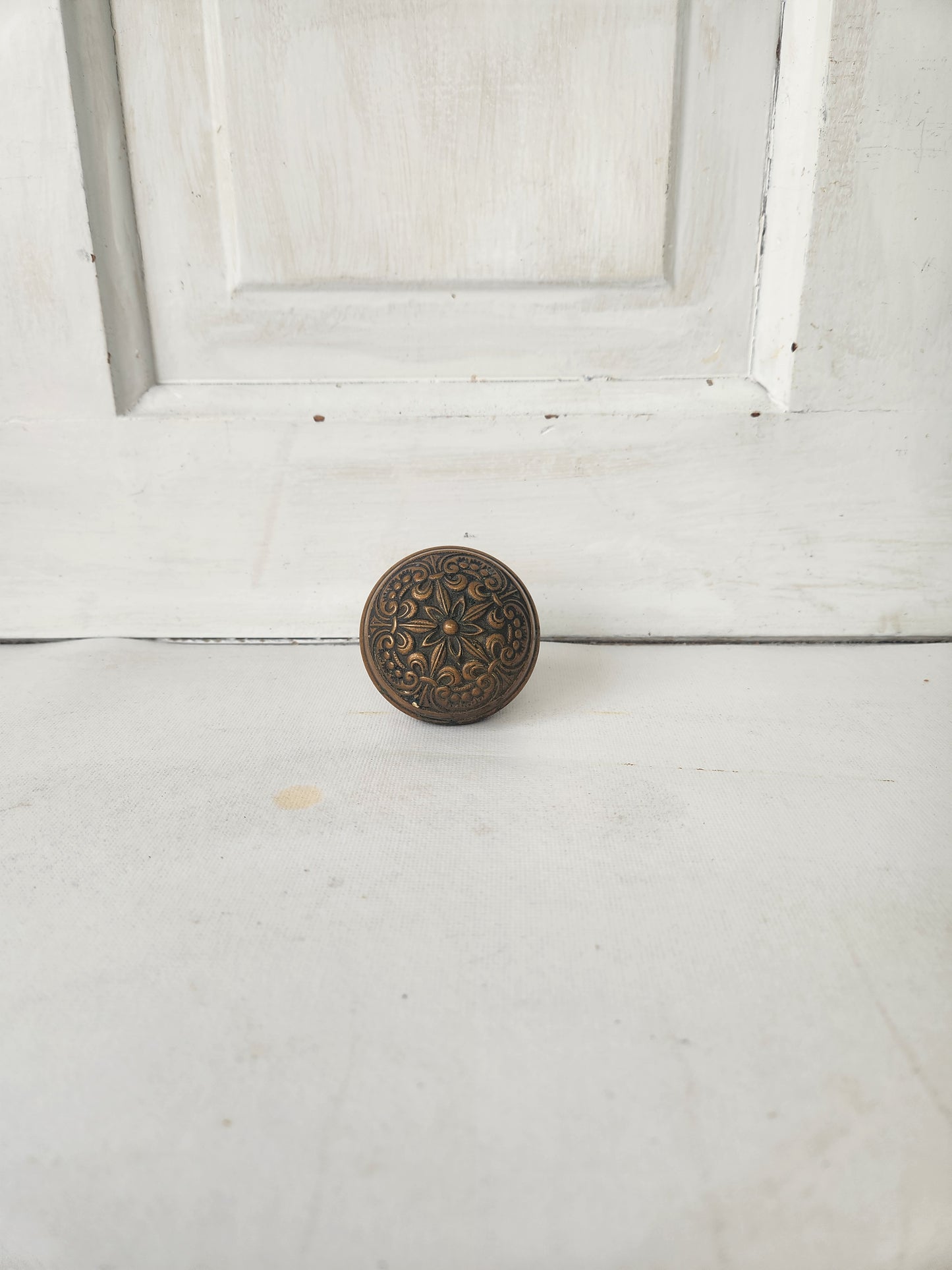 Aesthetic Antique Doorknob, Bronze Door Knob, Antique Bronze Knob, Victorian Style, Salvaged Hardware, Fancy Doorknob, Ornate Knob 122103