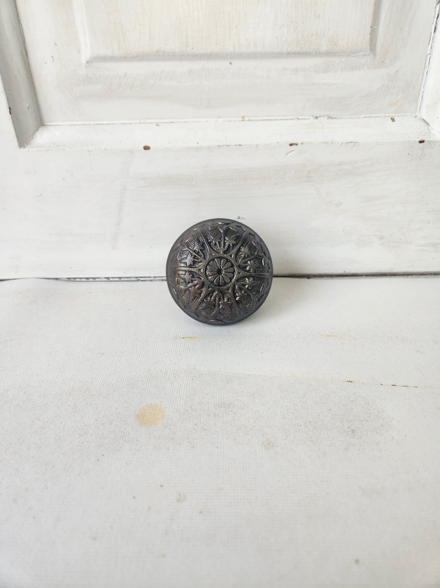 Cast Iron Ivy Leaf & Flower Antique Doorknob, Antique Bronze Door Knob, Victorian Style, Salvaged Hardware, Fancy Doorknob, Ornate Knob 122106