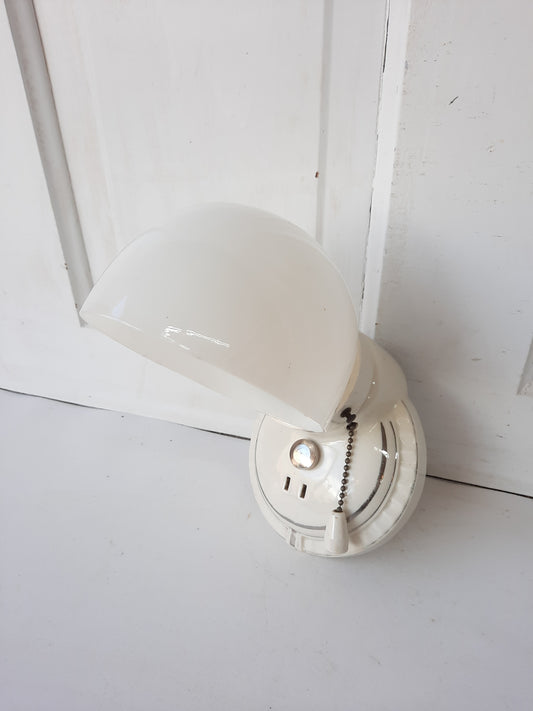 Single Vintage Porcelain Bathroom Sconce, Pull Chain Ceramic Bathroom Vanity Light, White Porcelain Shell Light 013116