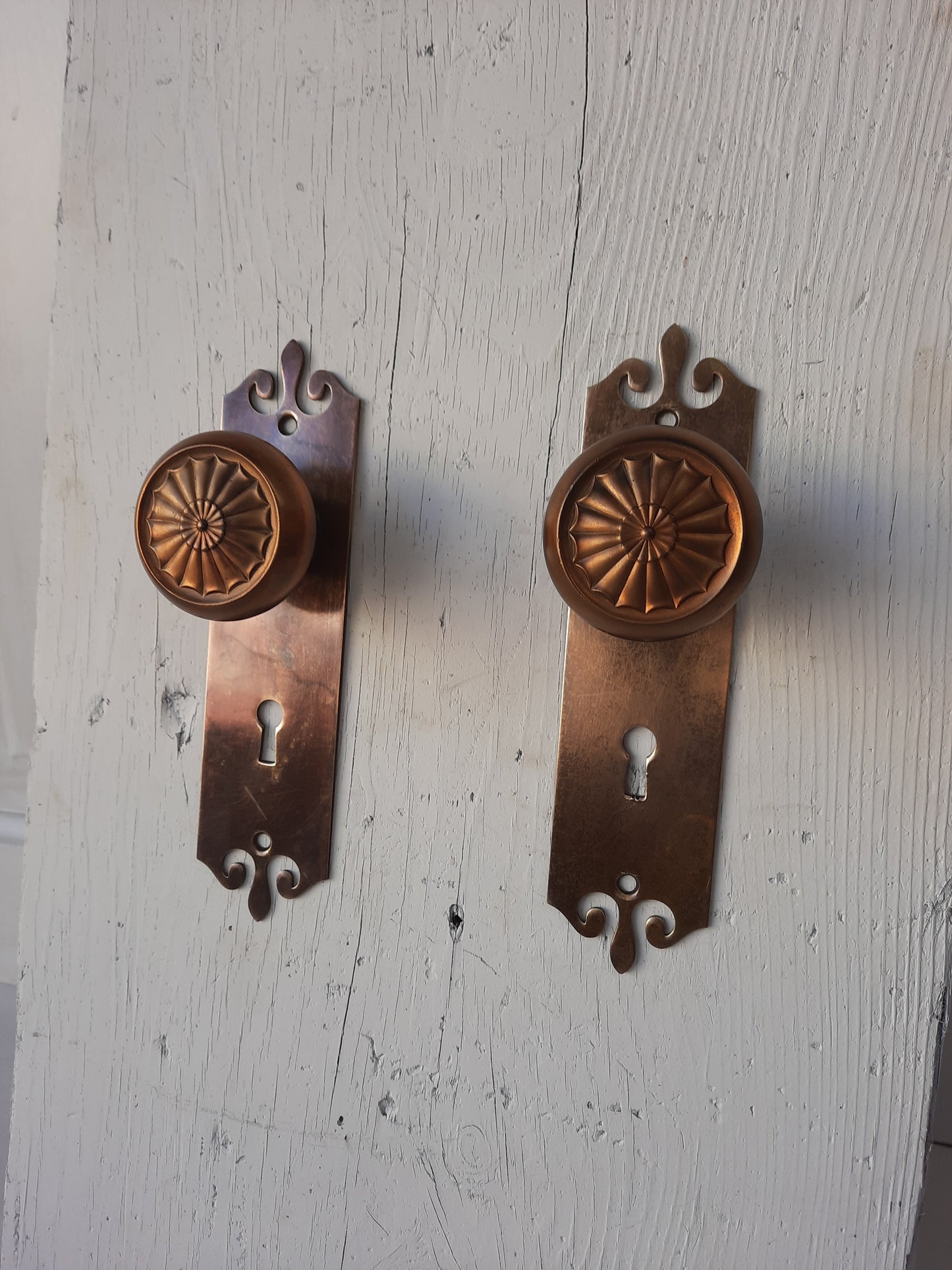 Art Deco Fan Style Doorknob with Backplates, Brass Deco Knobs and Back Plates Set 020301