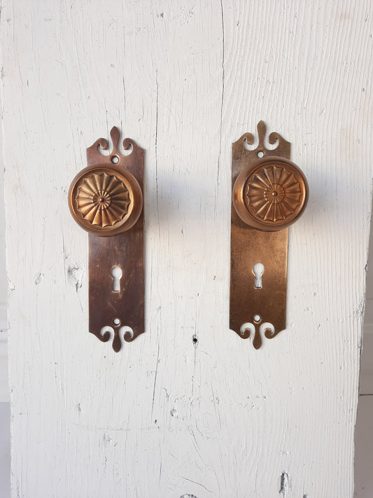 Art Deco Fan Style Doorknob with Backplates, Brass Deco Knobs and Back Plates Set 020301